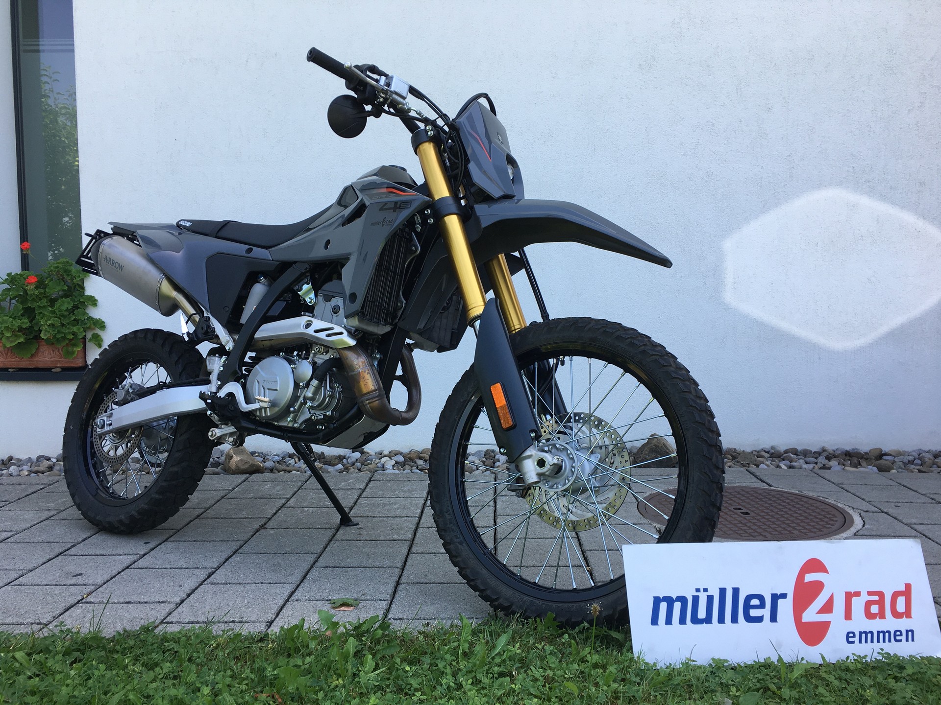SUZUKI DR-Z4S-showroom-element-1