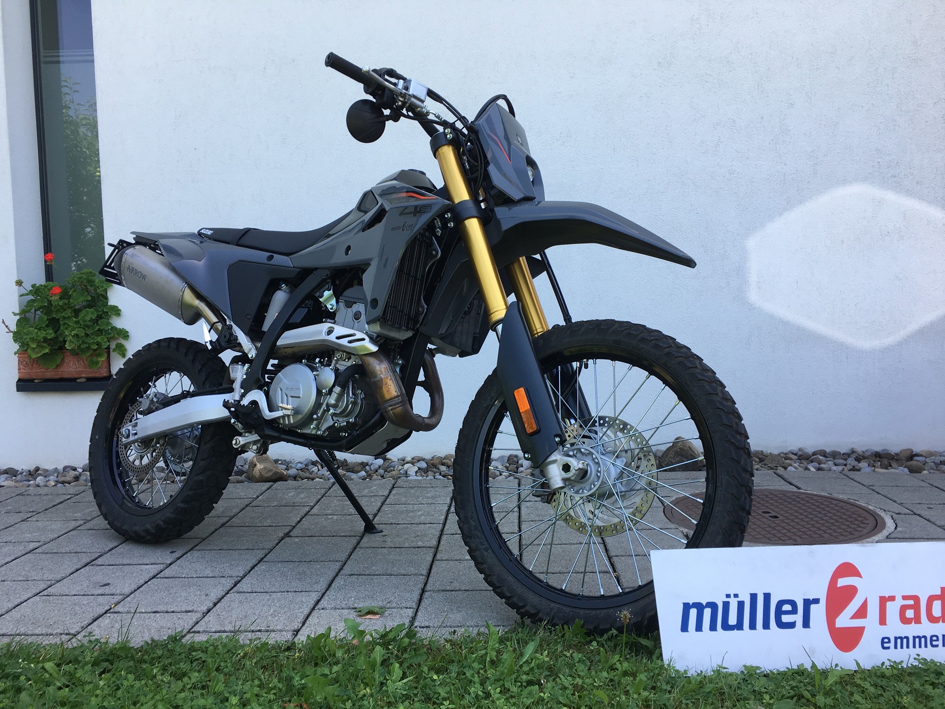 SUZUKI DR-Z4S-showroom-element-2