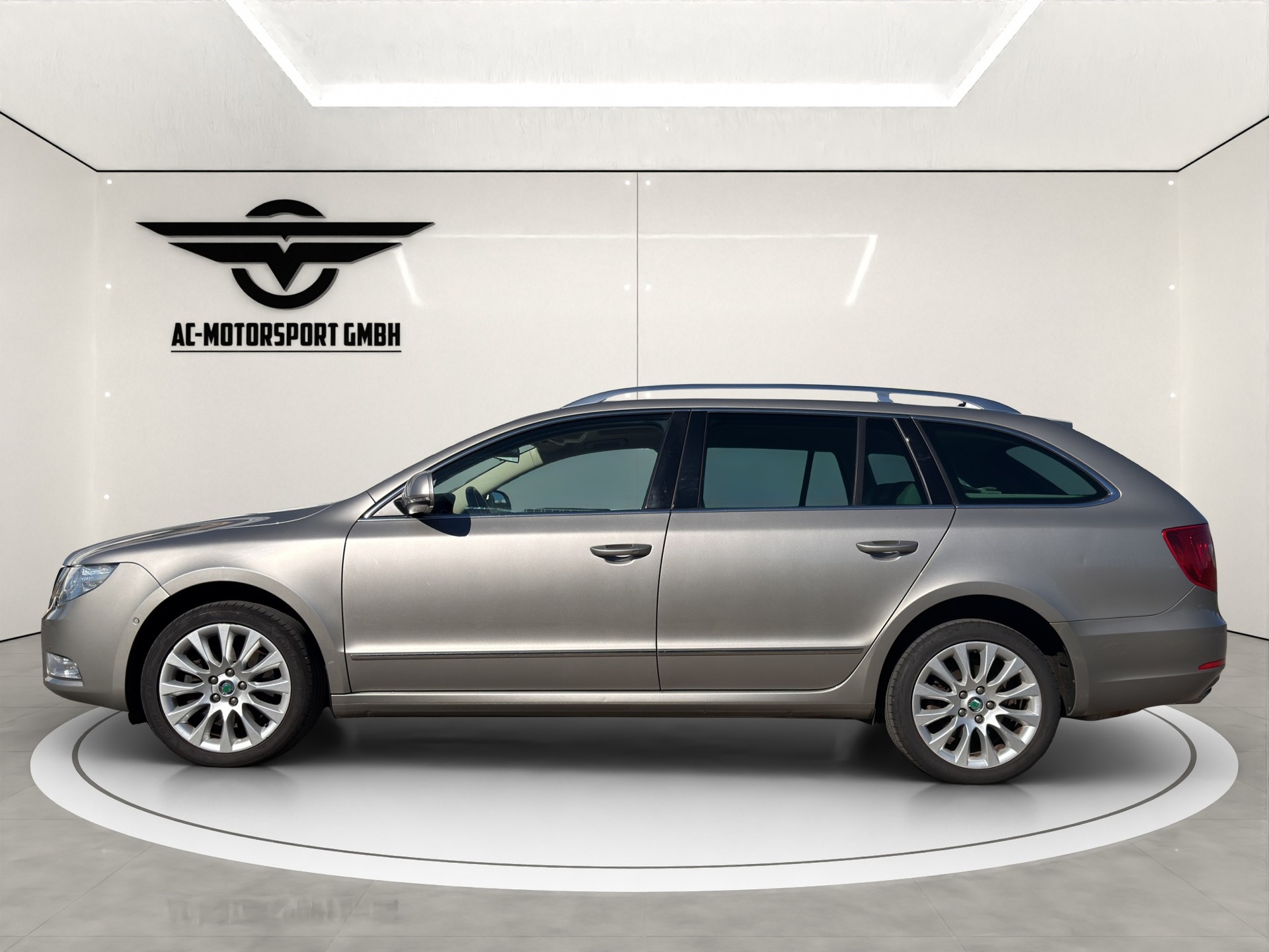 SKODA Superb Combi 1.8 TSI Elegance DSG-image-4