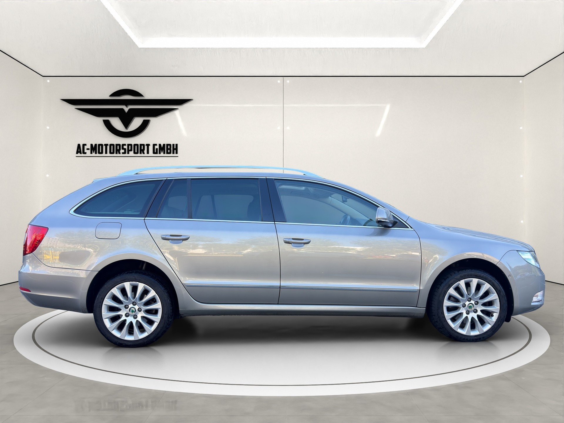 SKODA Superb Combi 1.8 TSI Elegance DSG-image-7