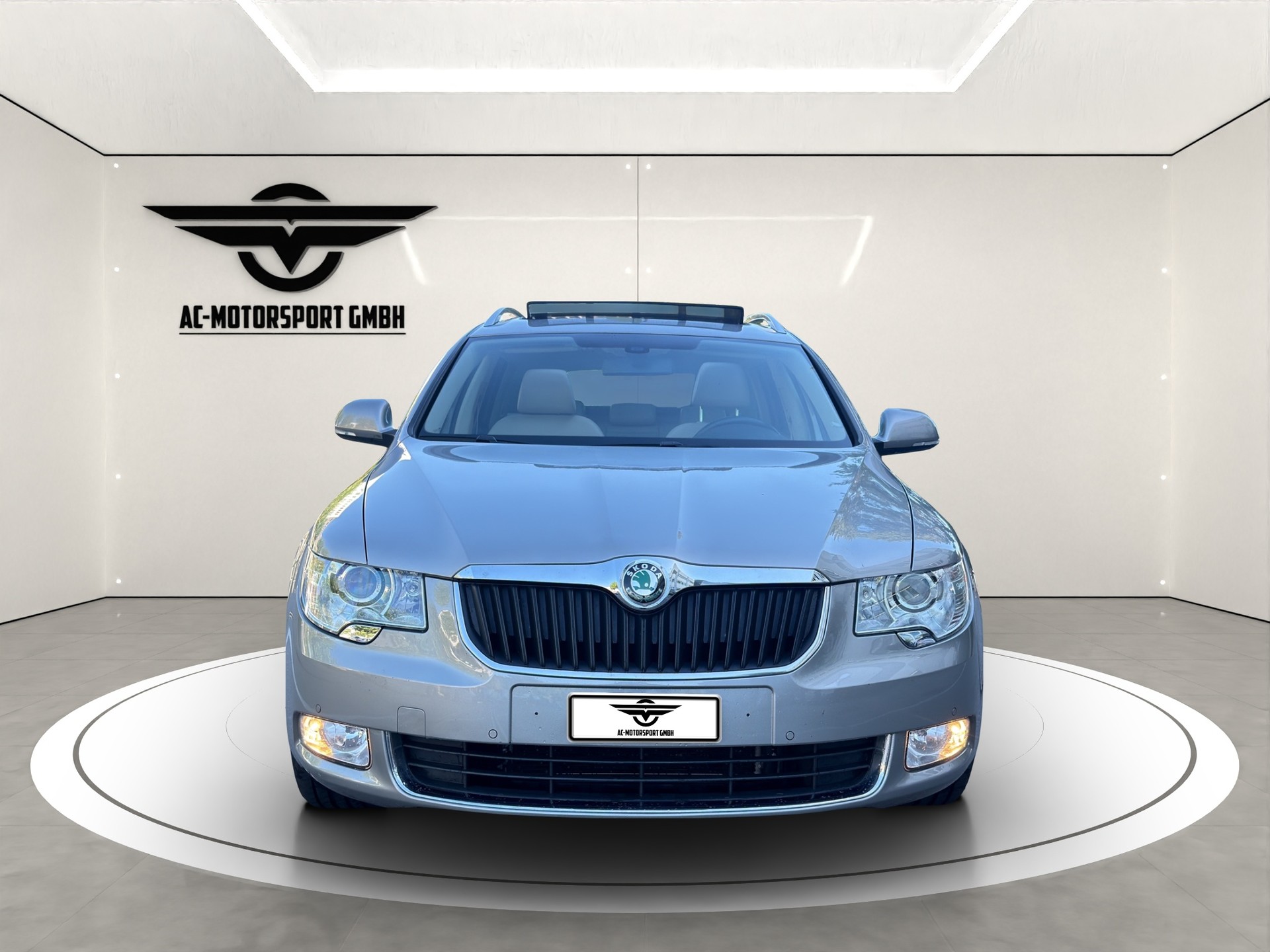 SKODA Superb Combi 1.8 TSI Elegance DSG-image-1