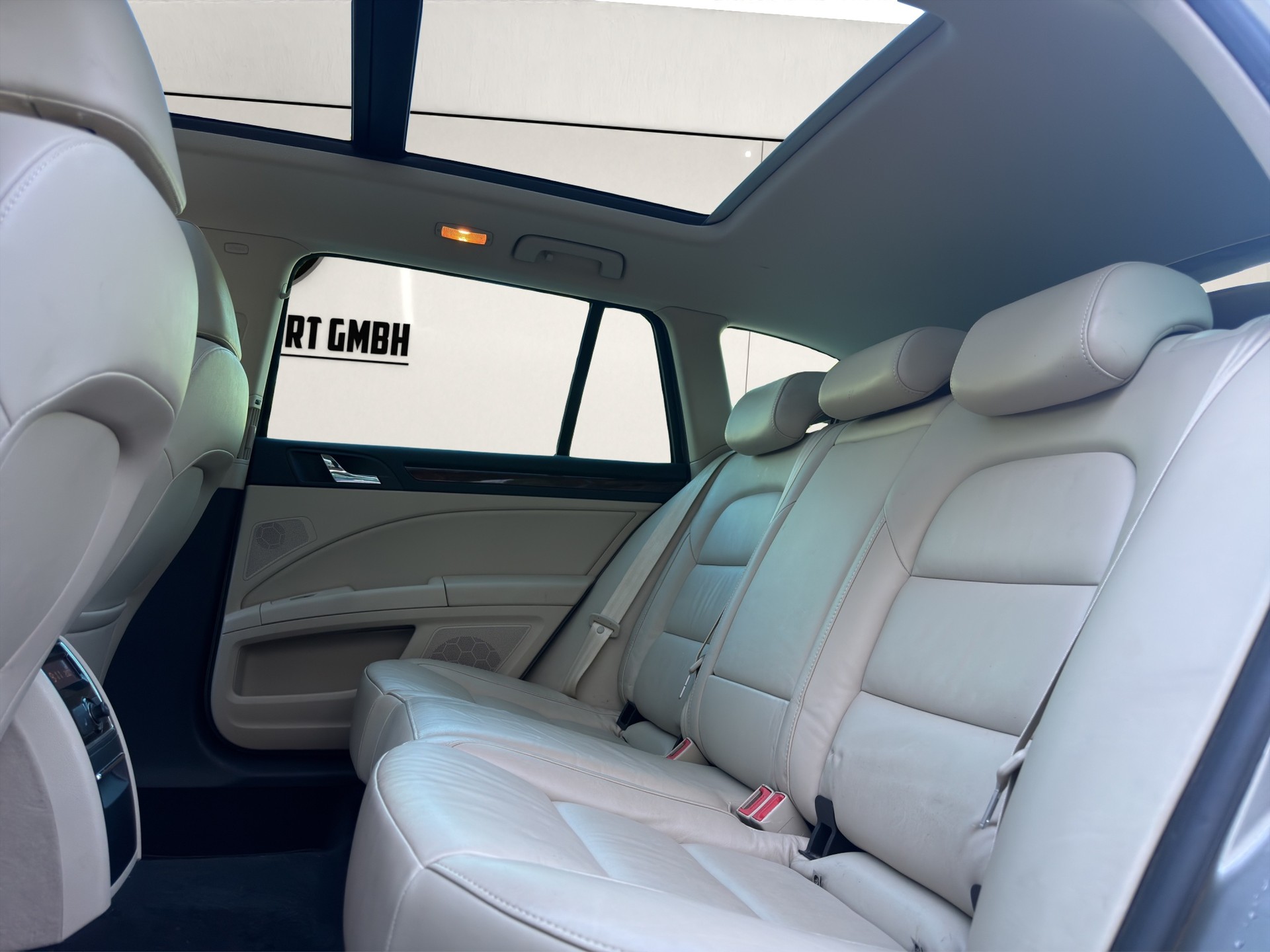 SKODA Superb Combi 1.8 TSI Elegance DSG-image-14