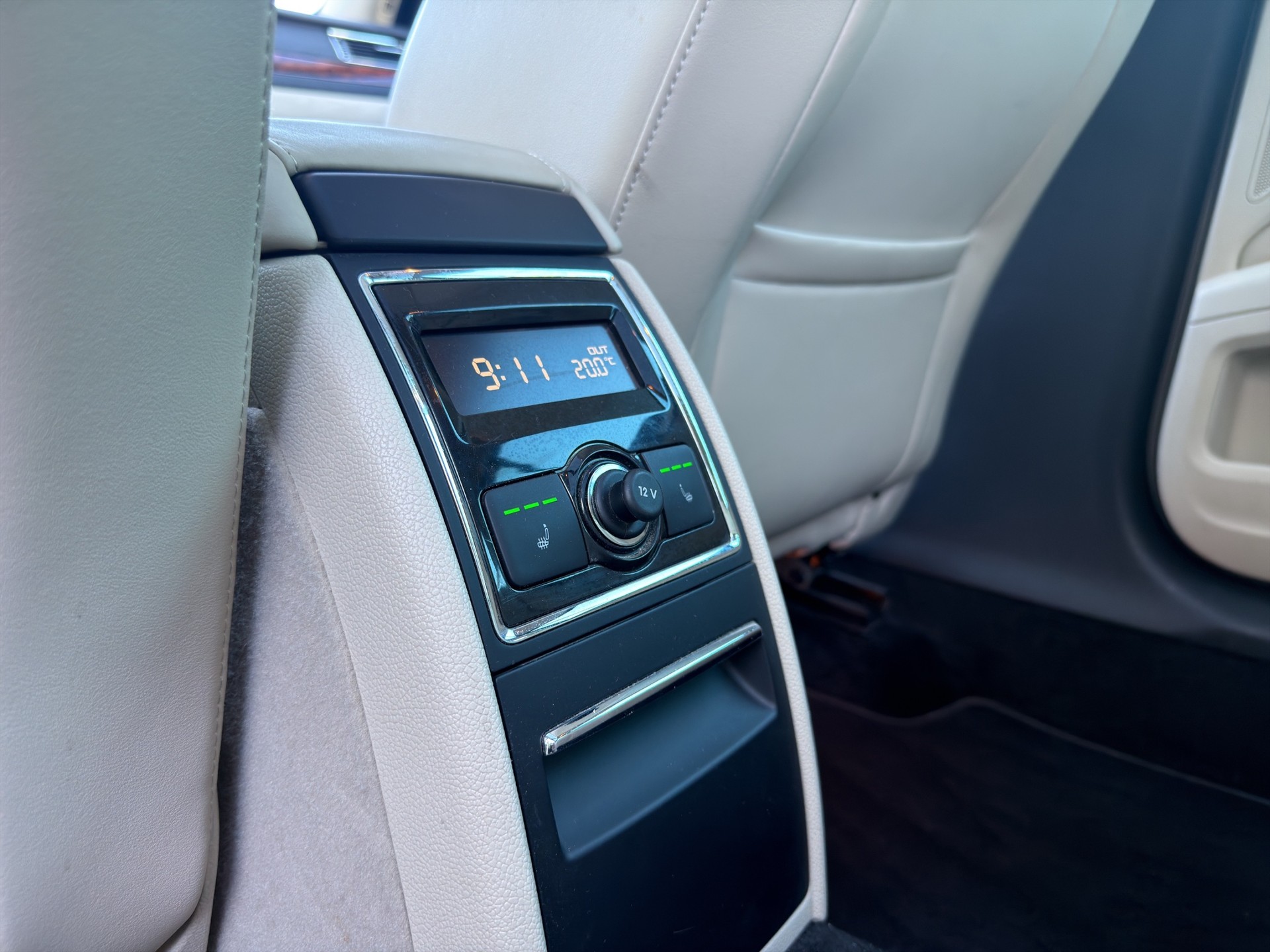 SKODA Superb Combi 1.8 TSI Elegance DSG-image-11