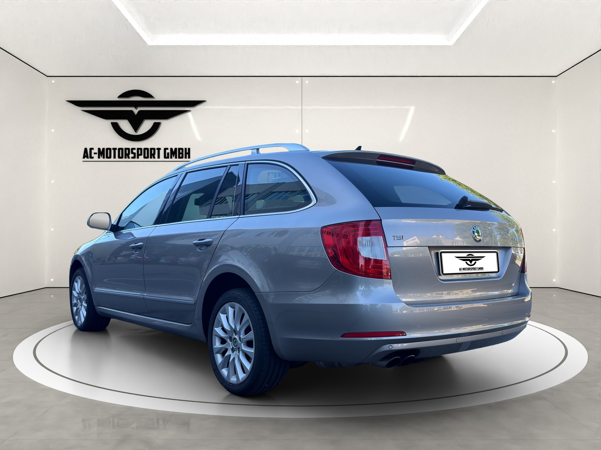 SKODA Superb Combi 1.8 TSI Elegance DSG-image-2