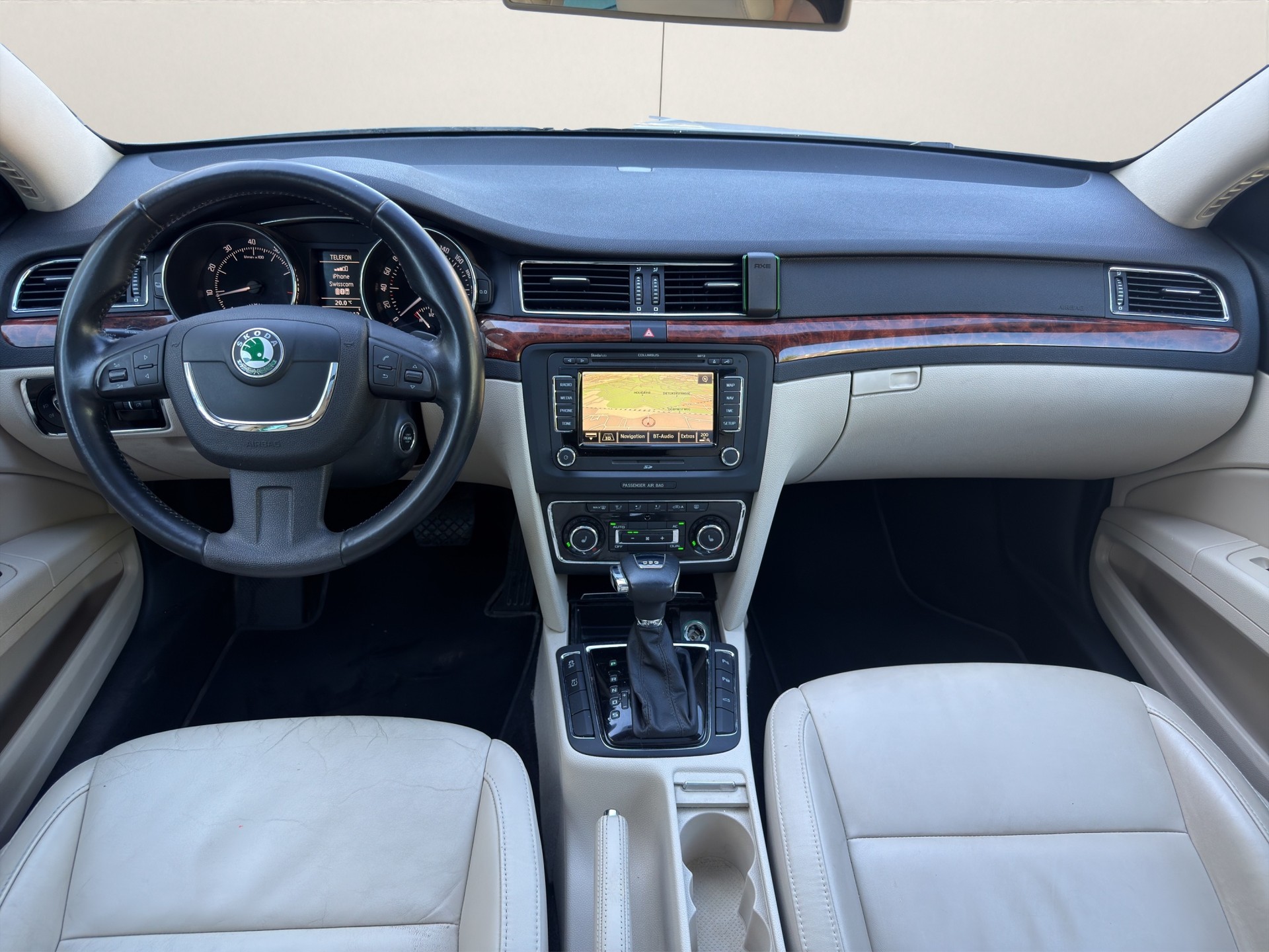 SKODA Superb Combi 1.8 TSI Elegance DSG-image-8