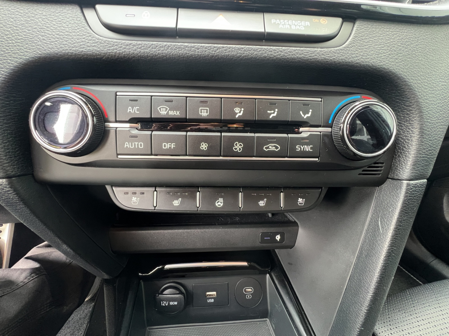 KIA Ceed SW 1.5 T-GDi MHEV GT-Line-image-12