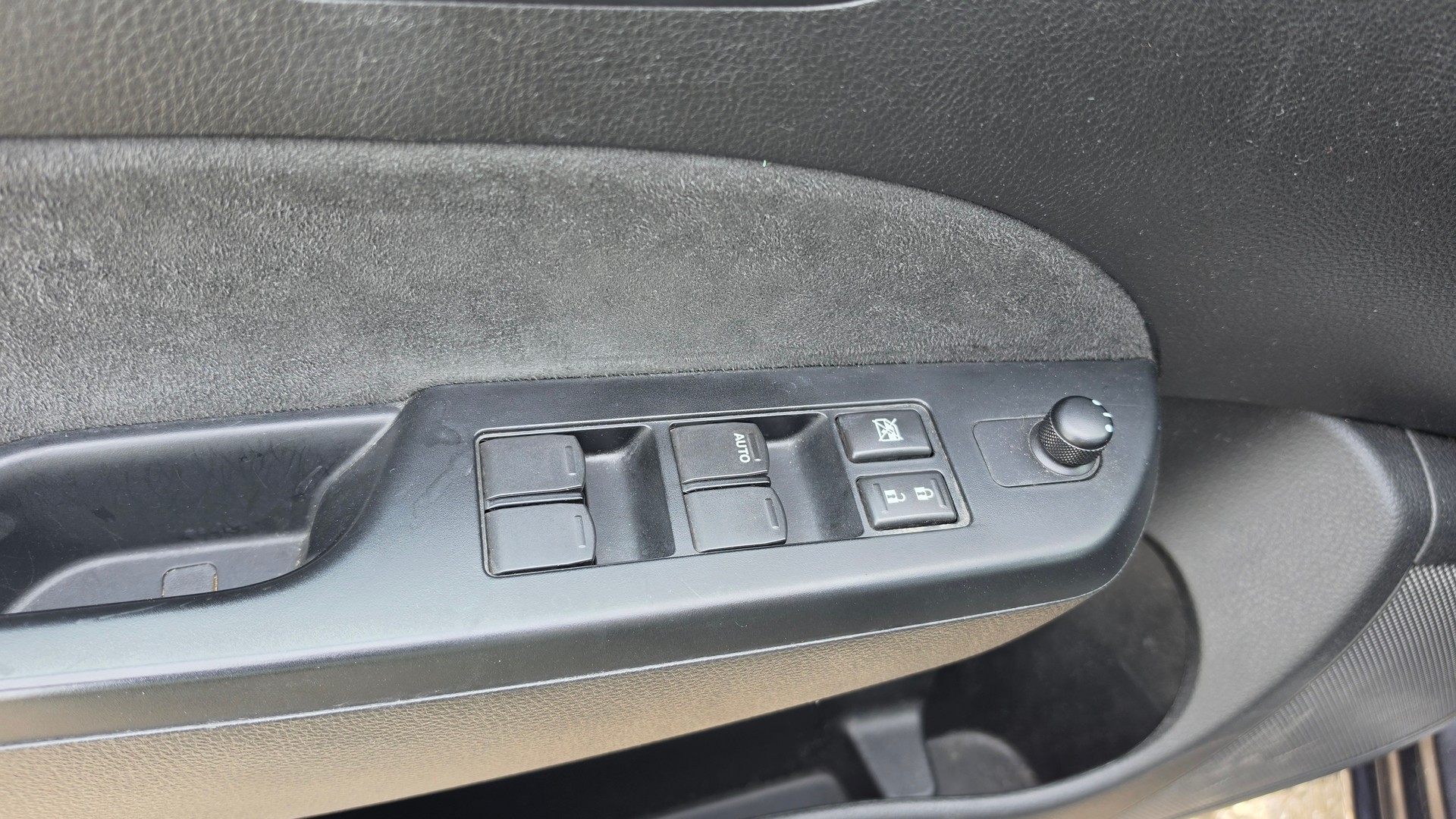 SUZUKI Swift 1.2i 16V Sergio Cellano-image-28