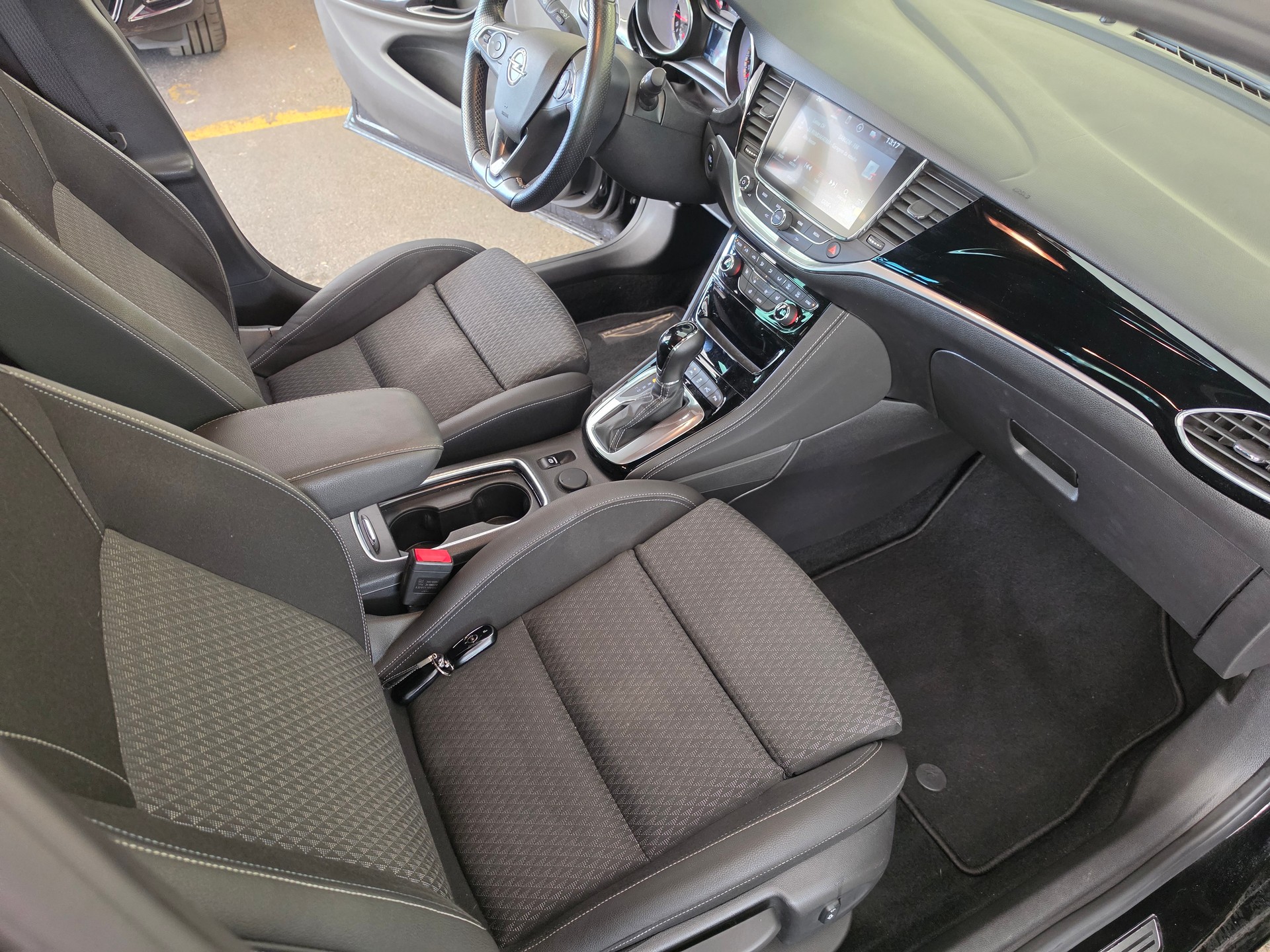 OPEL Astra 1.6i Turbo OPC Line Automatic-image-10