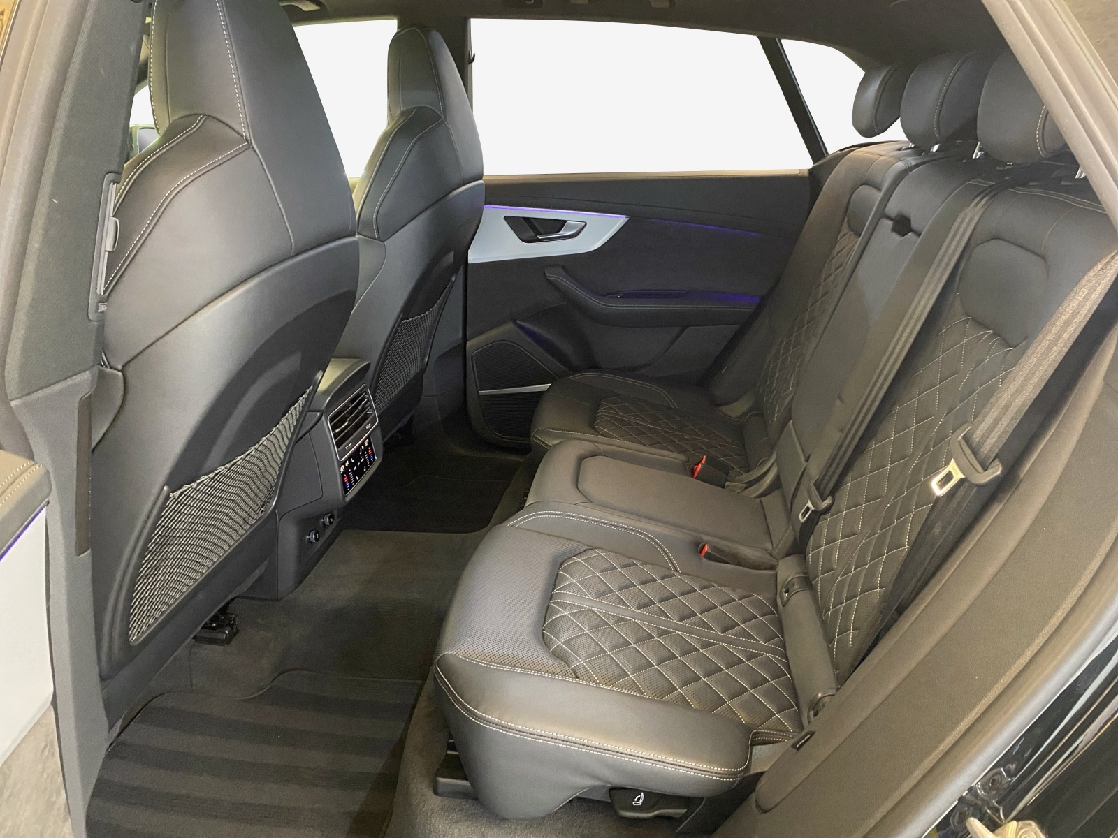 AUDI SQ8 TFSI quattro tiptronic-image-11