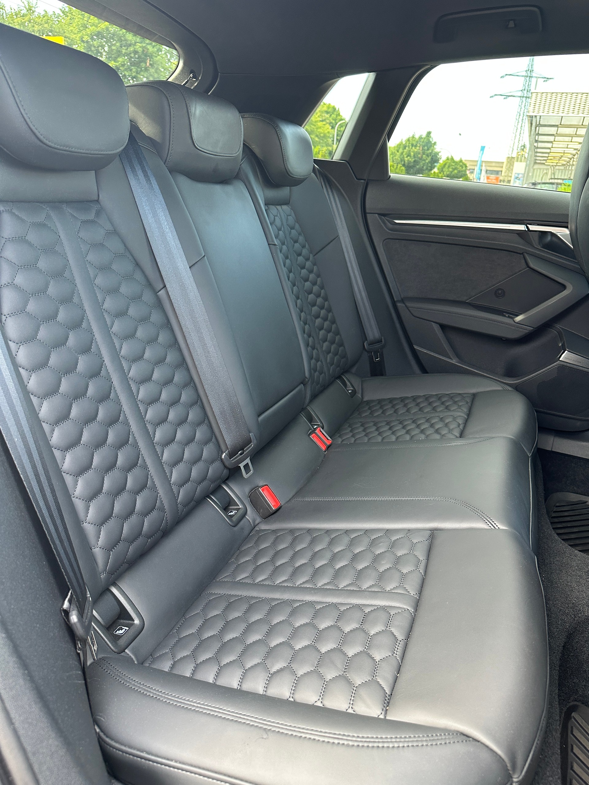 AUDI 2.5 TFSI quattro S-Tronic-image-2