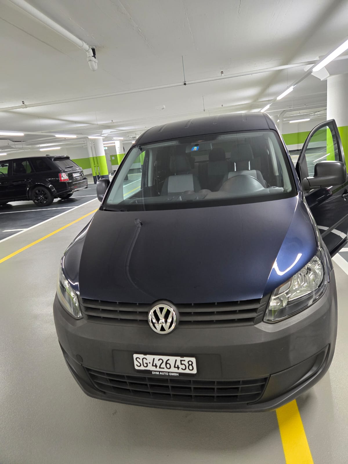 VW Behindertengerecht-Rampe / 4-Sitze & ein Rollstuhlfahrer/in-image-1