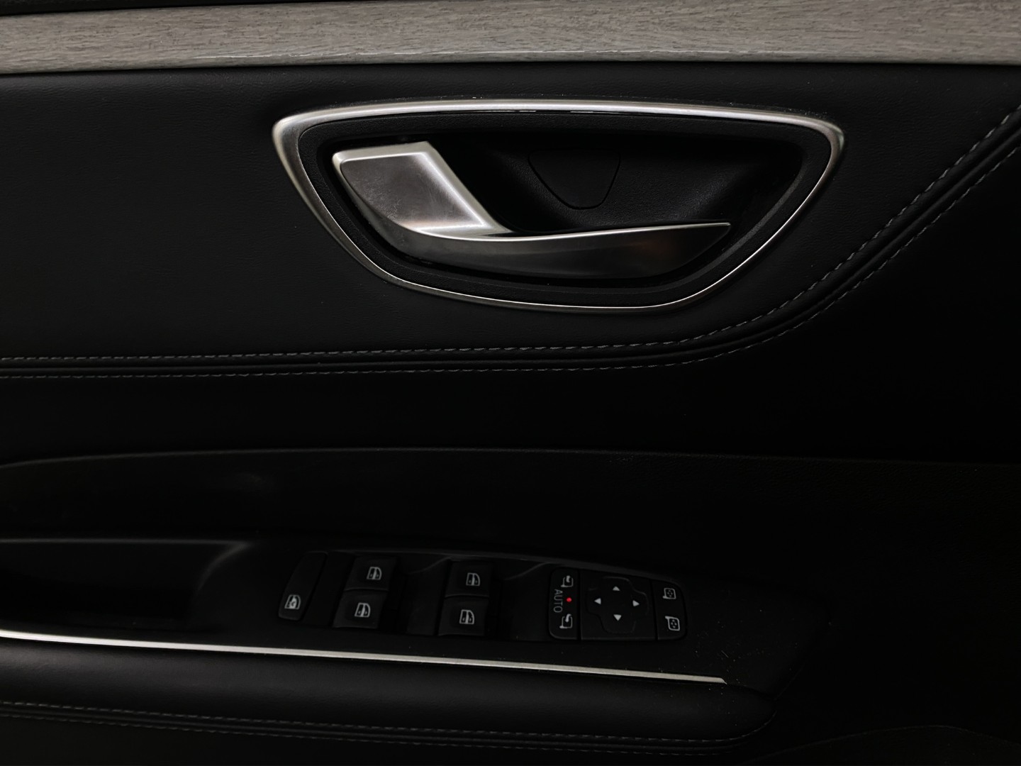 RENAULT Talisman Grandtour 1.8 TCe Initiale EDC-image-18