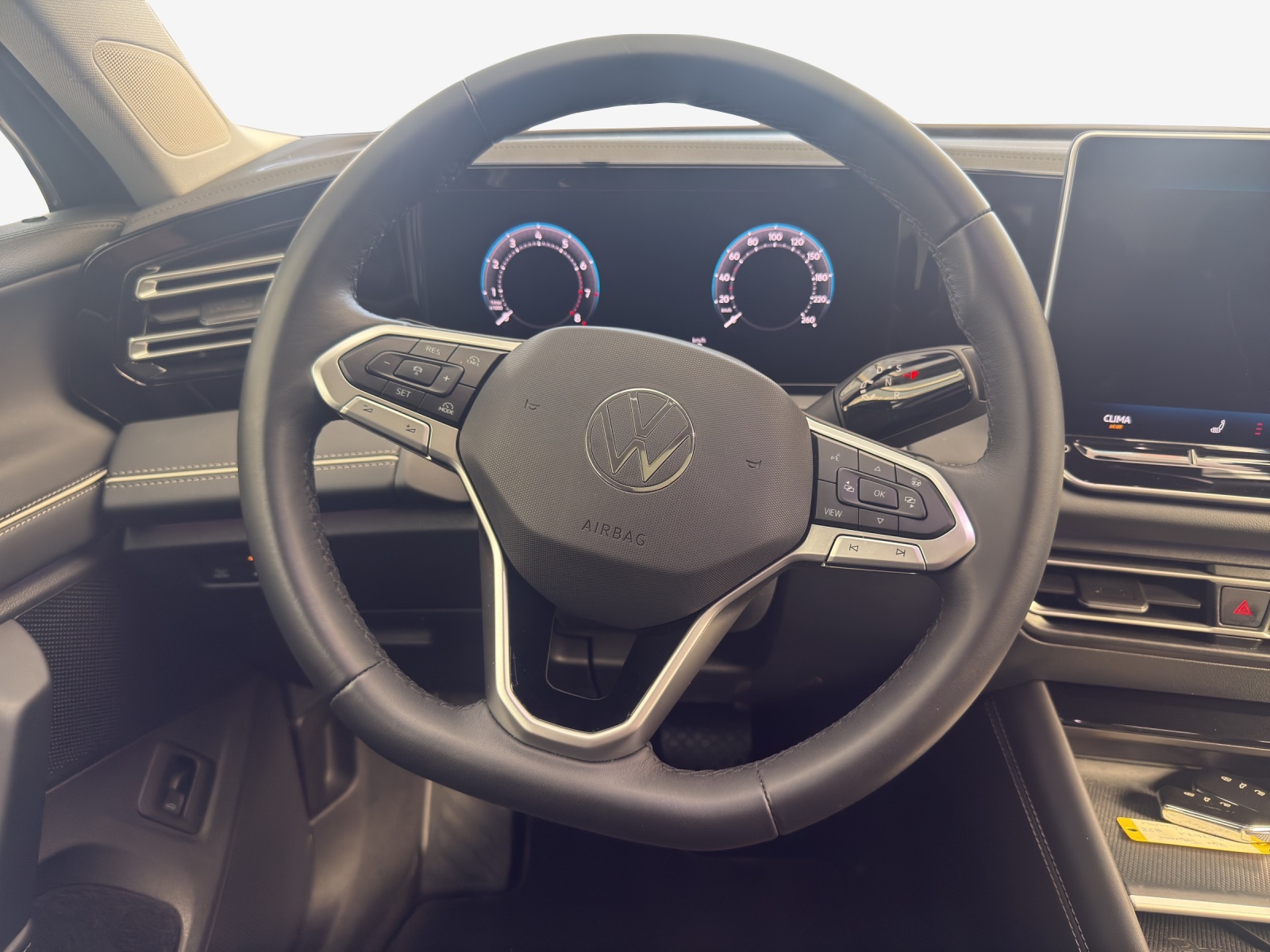 VW Tiguan 2.0 TSI DSG Elegance 4Motion-image-9