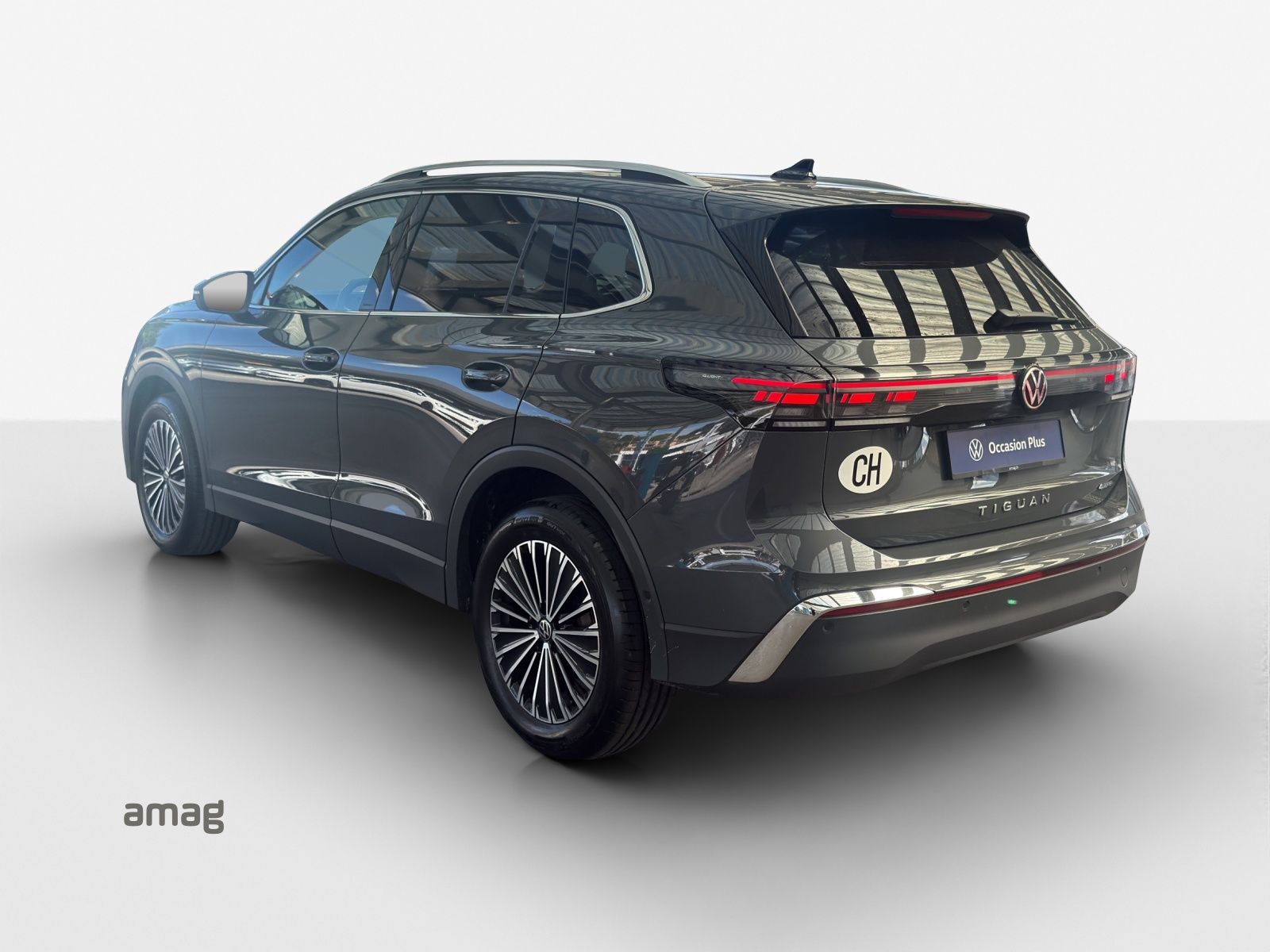 VW Tiguan 2.0 TSI DSG Elegance 4Motion-image-2