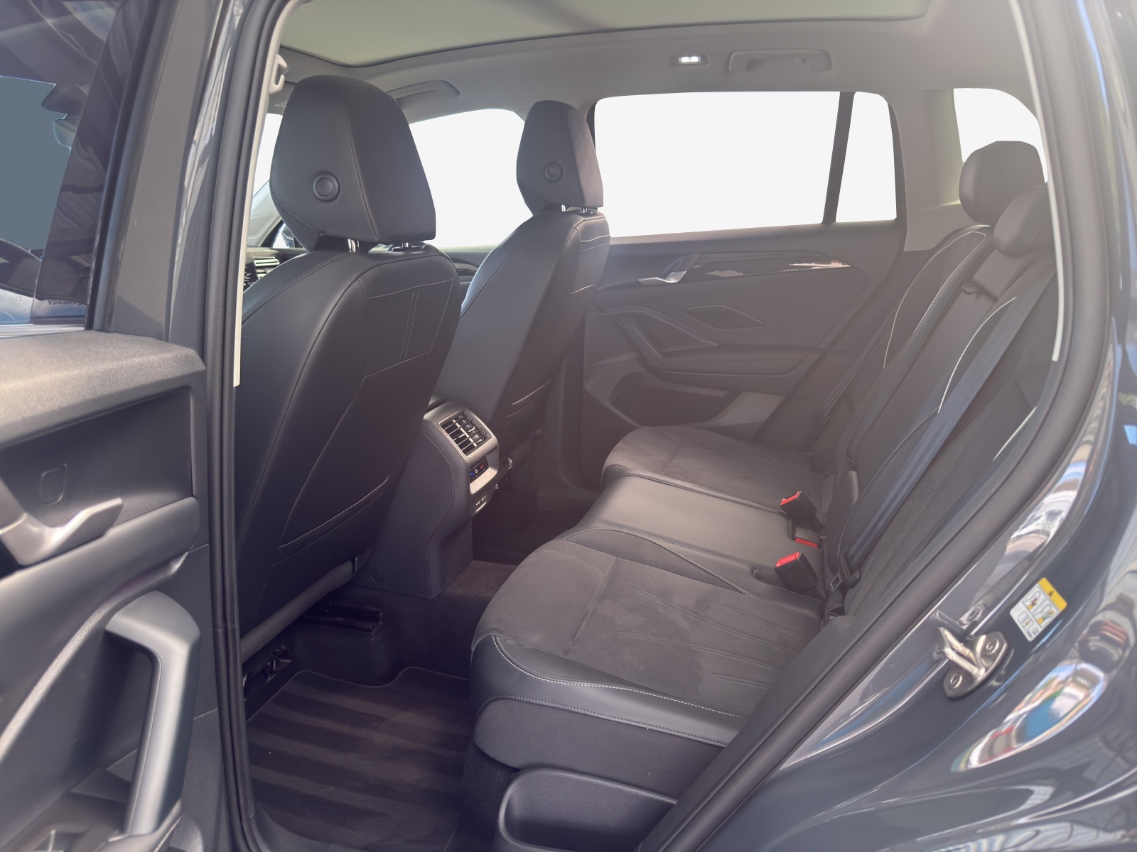 VW Tiguan 2.0 TSI DSG Elegance 4Motion-image-11