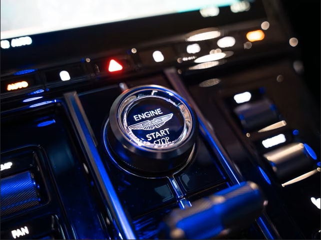 ASTON MARTIN Vantage MY25-image-7