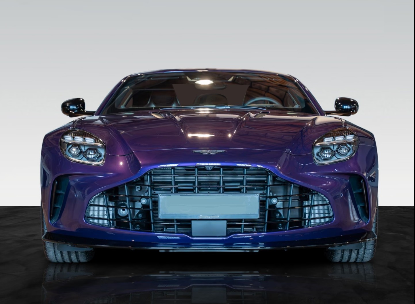 ASTON MARTIN Vantage MY25-image-3