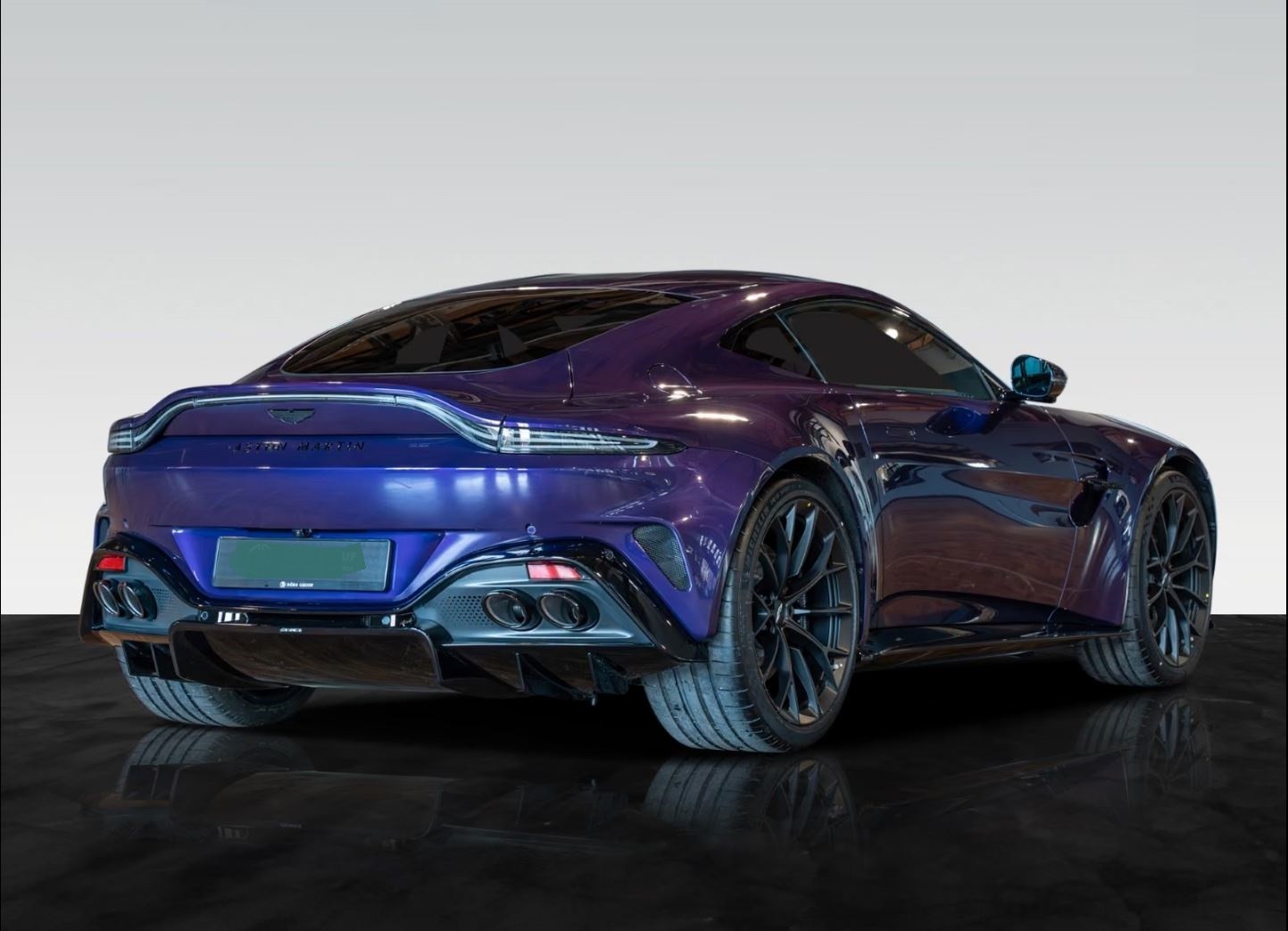 ASTON MARTIN Vantage MY25-image-1