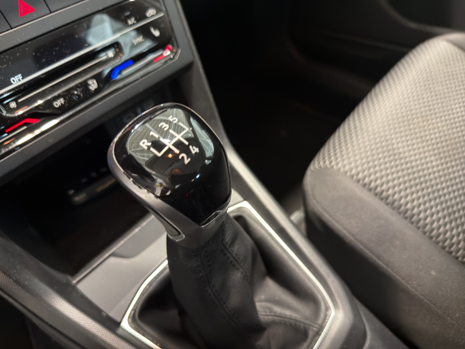 VW T-Cross 1.0 TSI-image-13