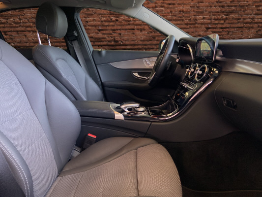 MERCEDES-BENZ C 300 e AMG Line 4Matic-image-11