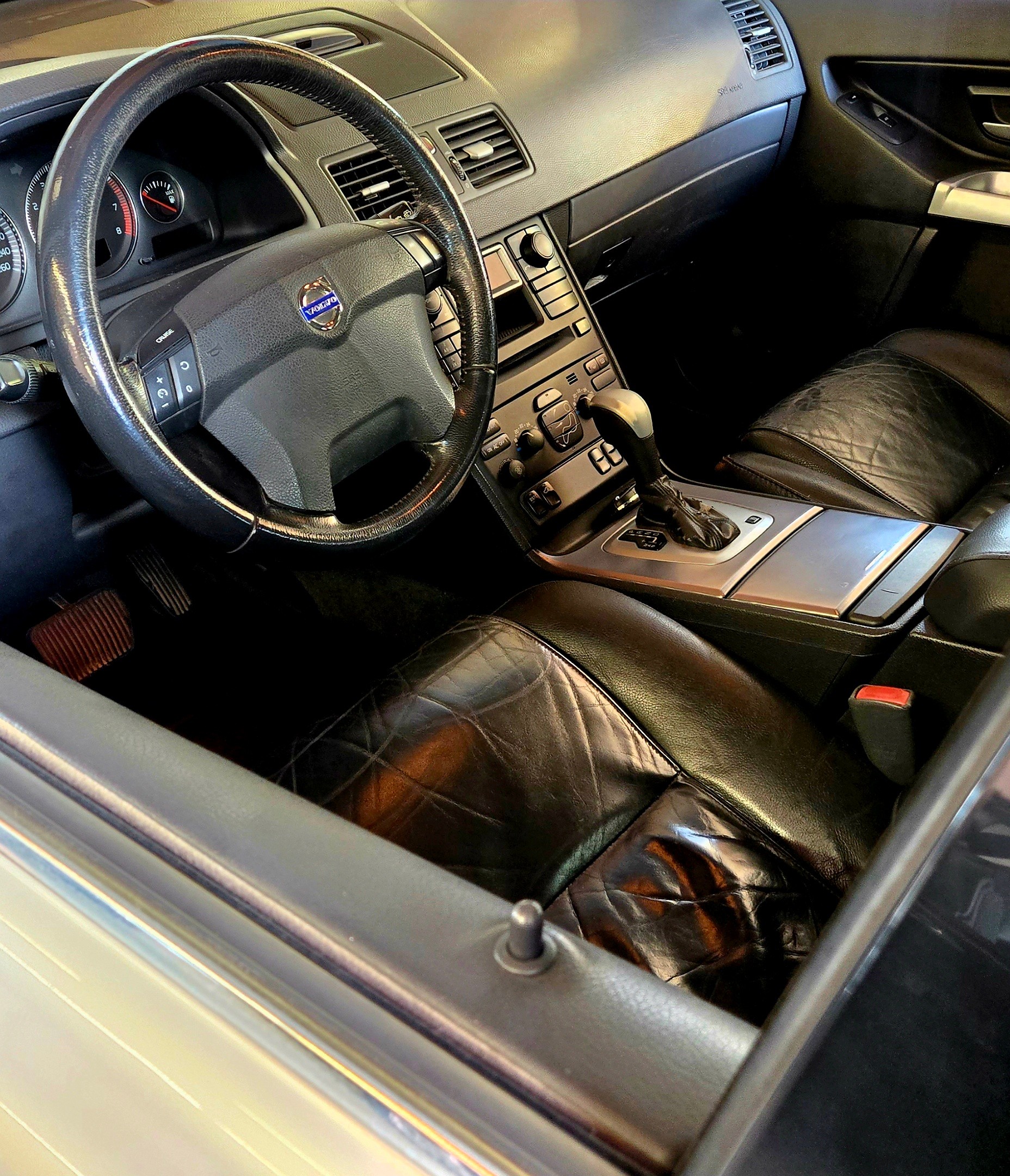 VOLVO XC90 2.5T AWD Geartronic-image-4