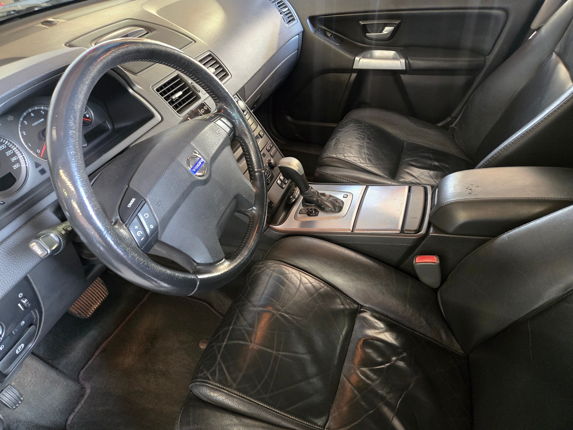 VOLVO XC90 2.5T AWD Geartronic-image-13