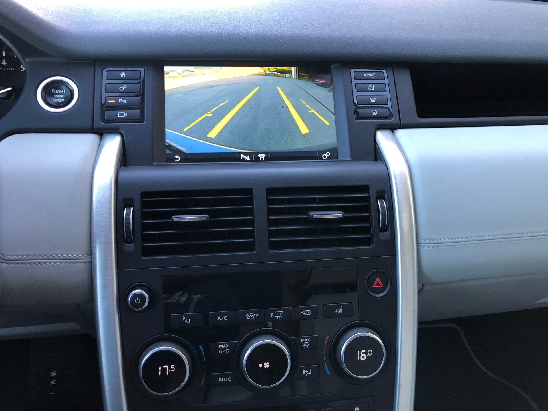 LAND ROVER Discovery Sport 2.0 Si4 HSE Luxury AT9-image-14