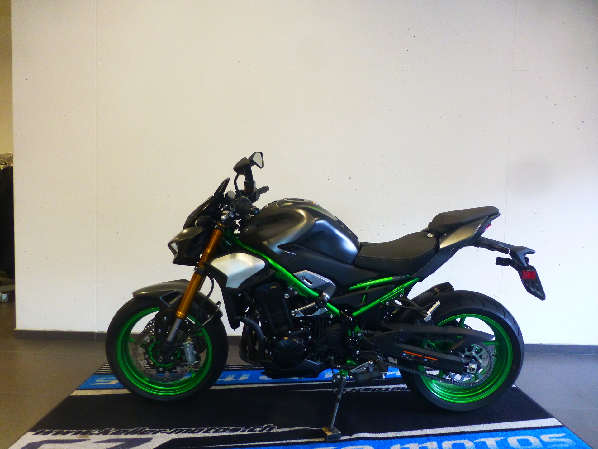 KAWASAKI Z 900 SE Performance-showroom-element-1
