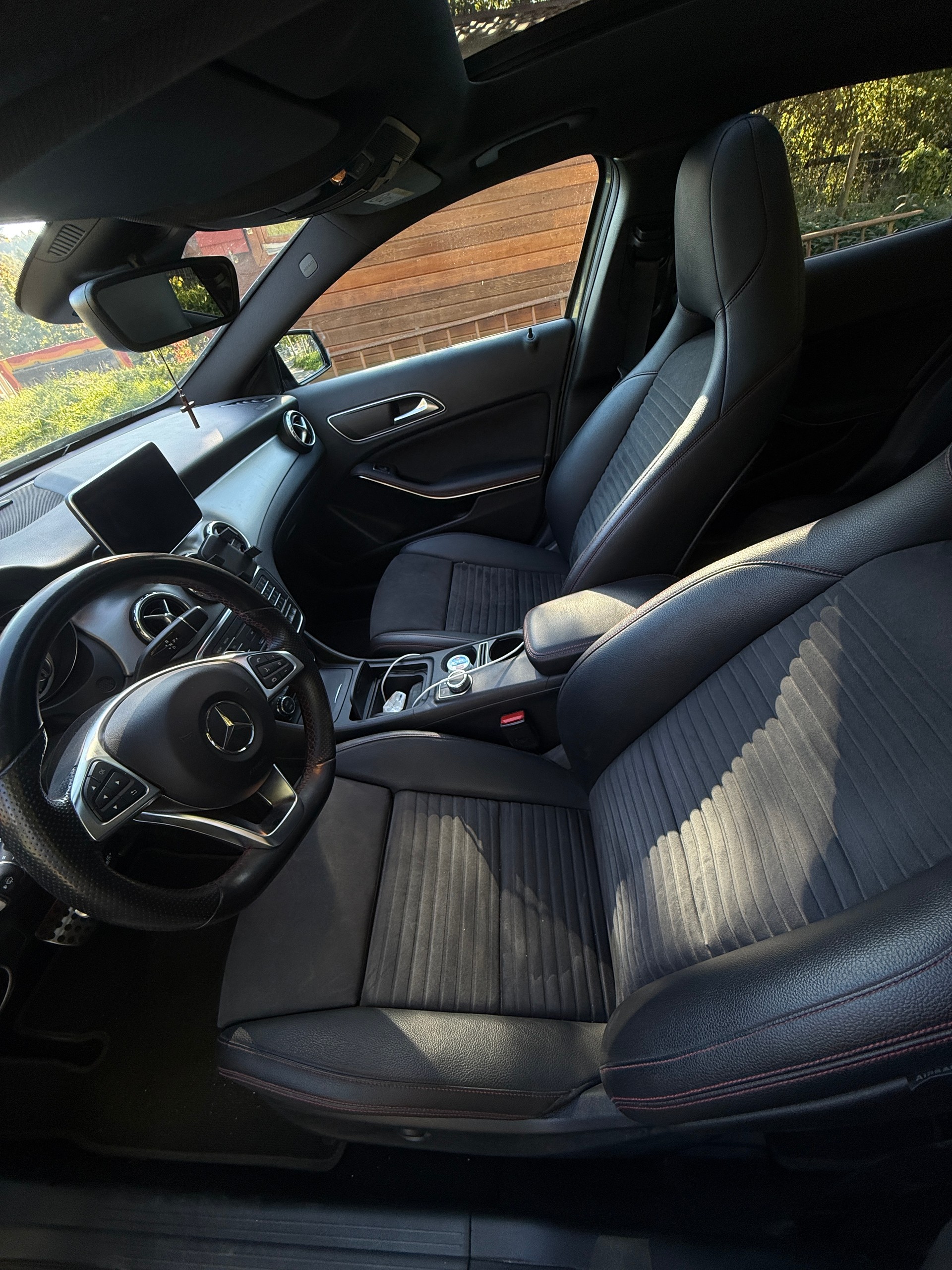 MERCEDES-BENZ GLA 250 AMG Line 4m-image-1