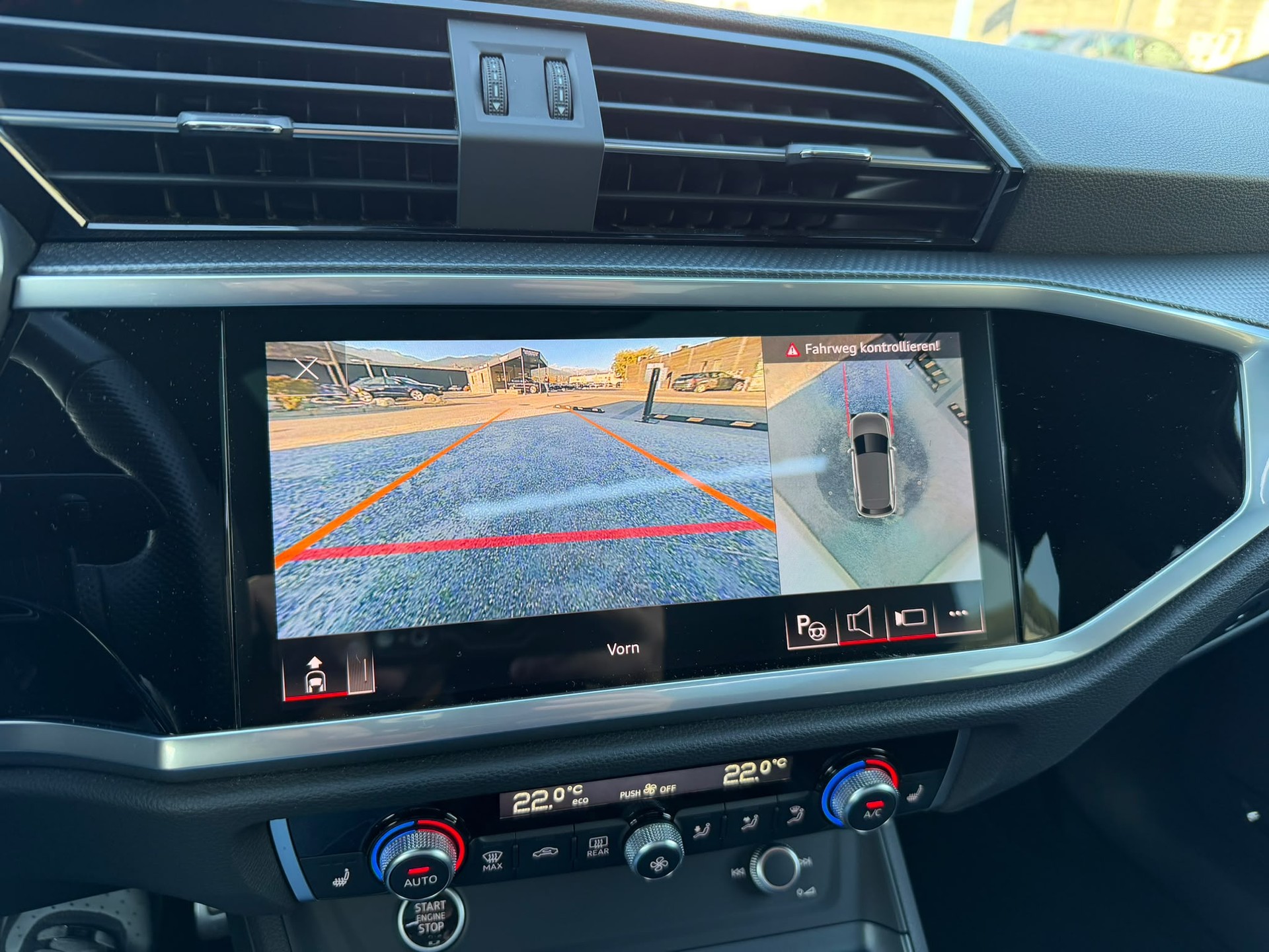 AUDI Q3 40 TFSI S line quattro S-tronic-image-11