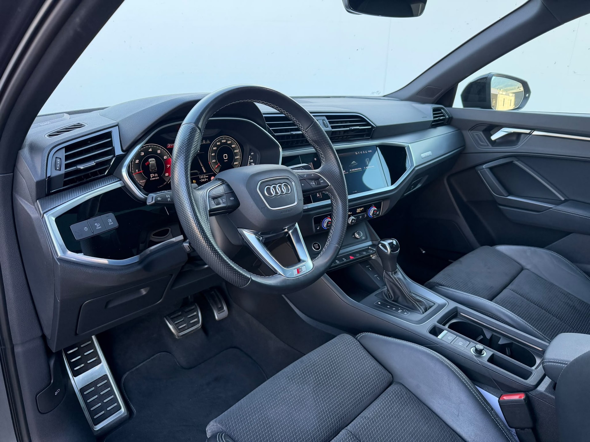 AUDI Q3 40 TFSI S line quattro S-tronic-image-7