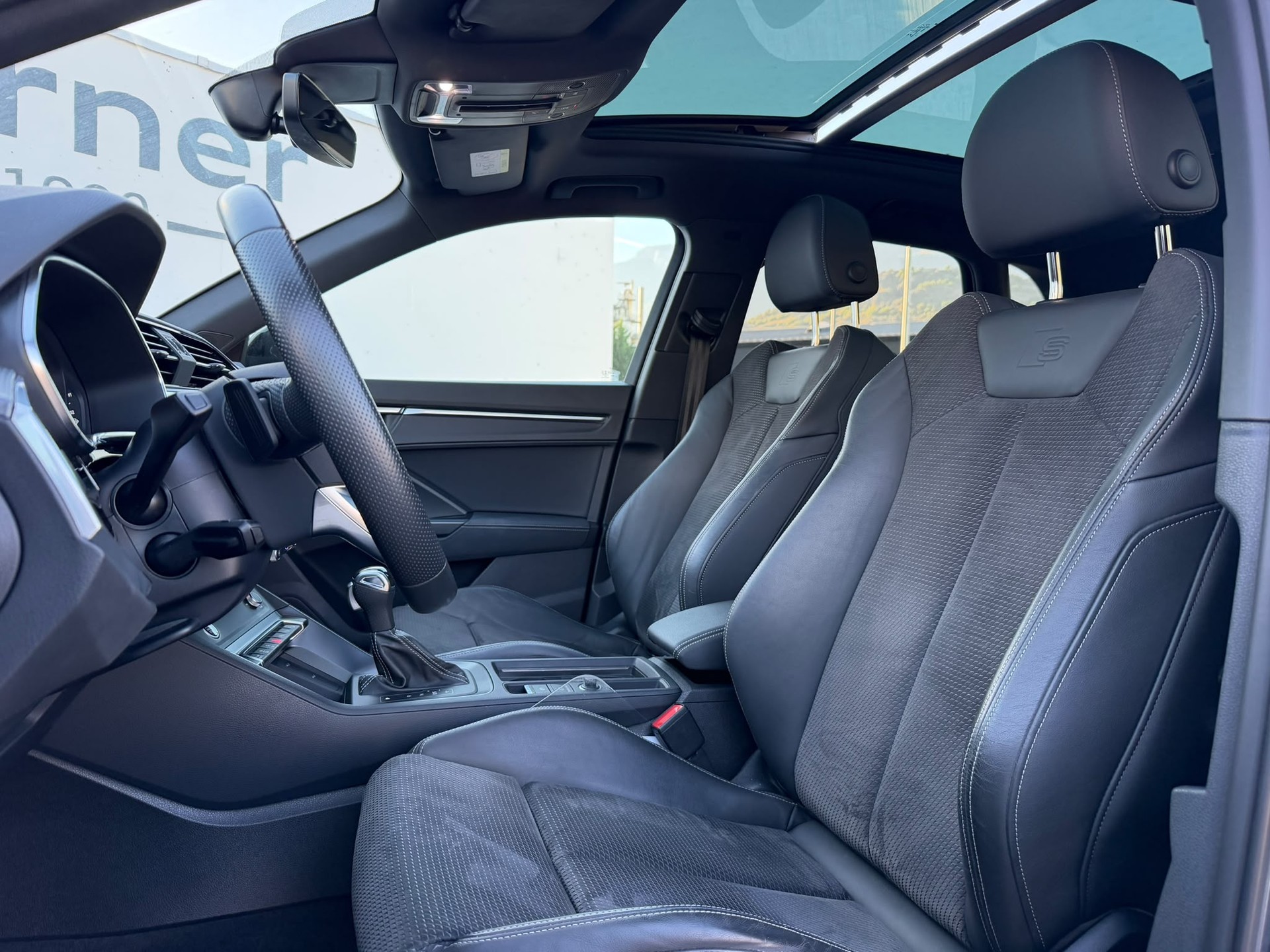 AUDI Q3 40 TFSI S line quattro S-tronic-image-6