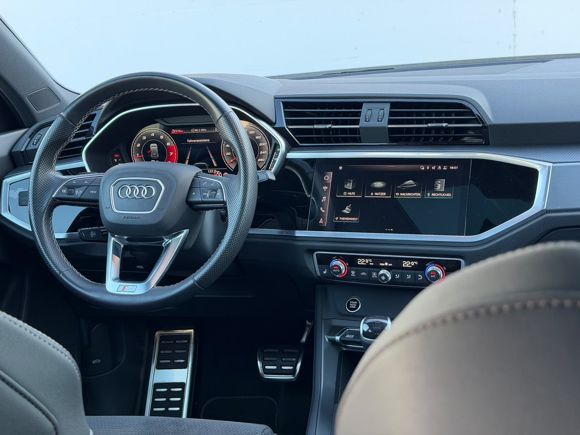 AUDI Q3 40 TFSI S line quattro S-tronic-image-10