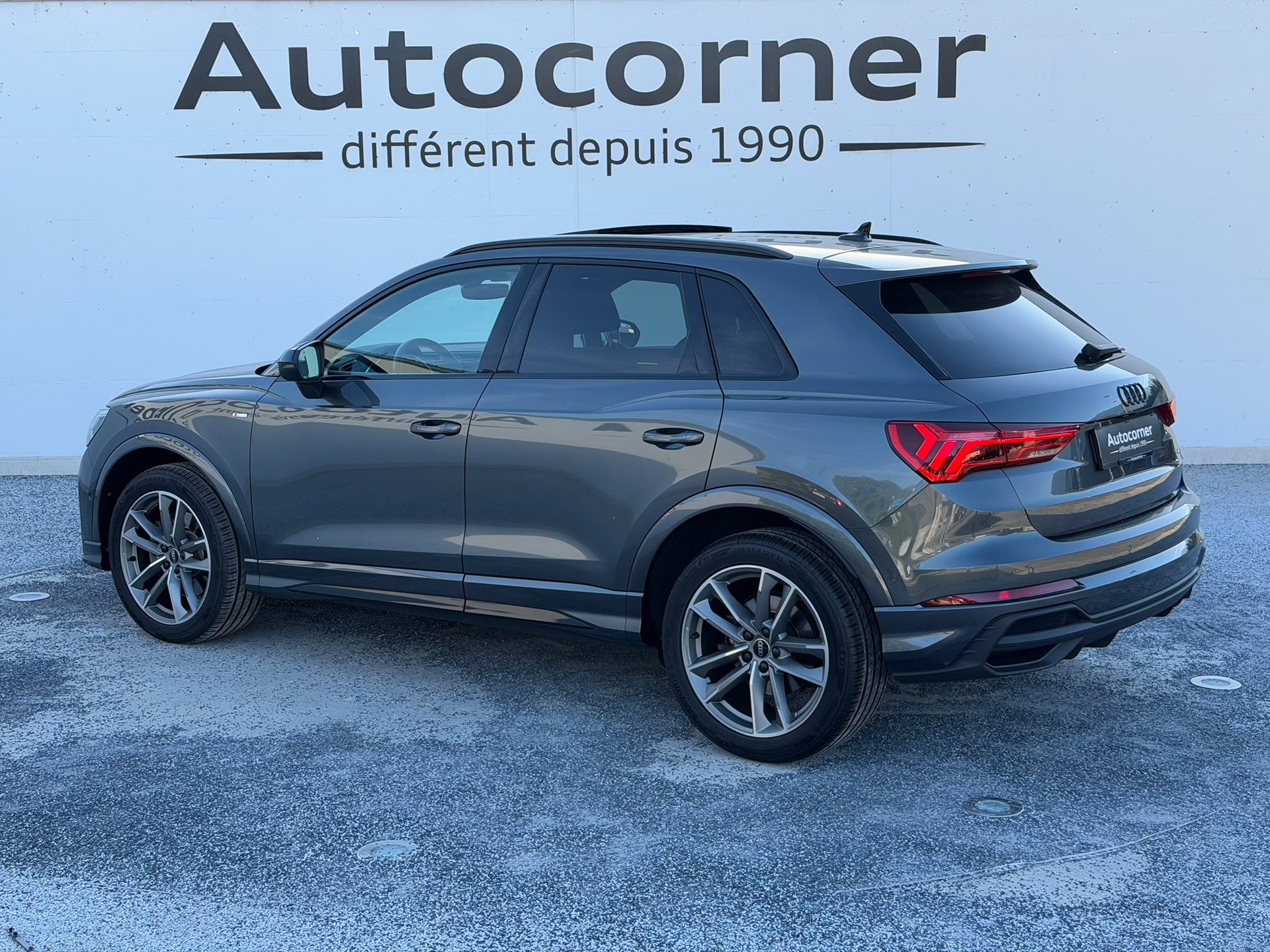 AUDI Q3 40 TFSI S line quattro S-tronic-image-4