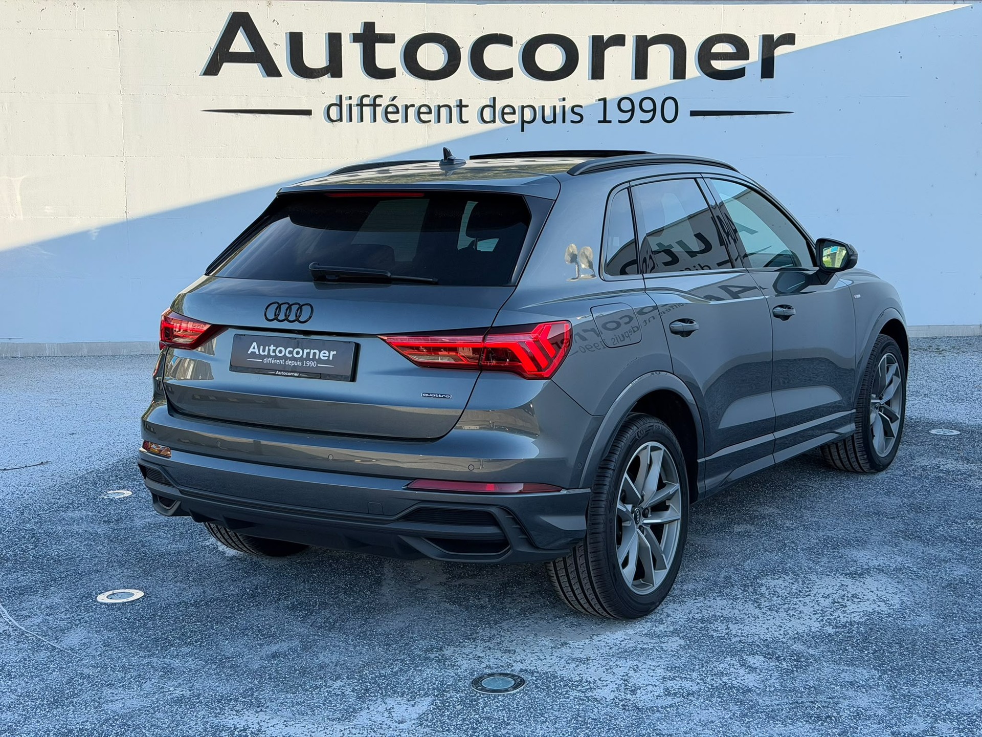 AUDI Q3 40 TFSI S line quattro S-tronic-image-3