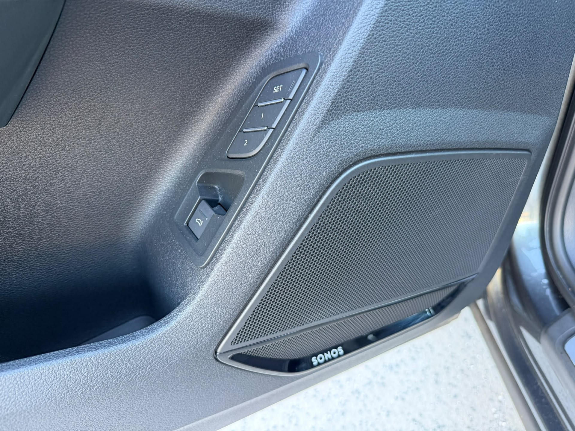 AUDI Q3 40 TFSI S line quattro S-tronic-image-12