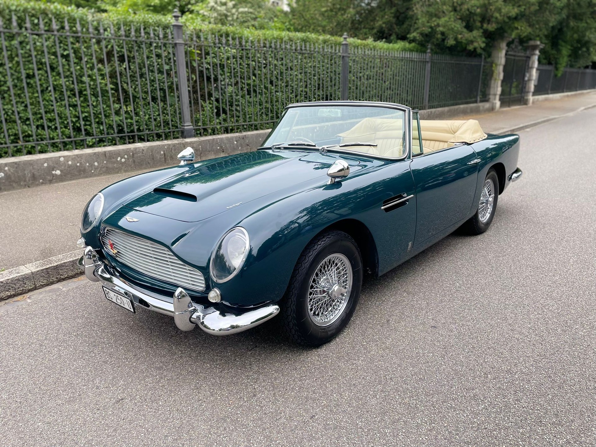 ASTON MARTIN DB5 Convertible-image-0