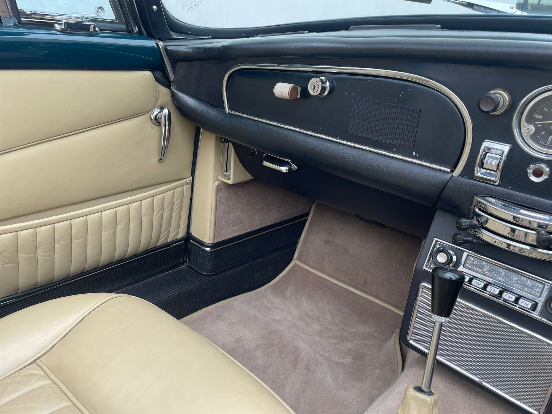 ASTON MARTIN DB5 Convertible-image-9