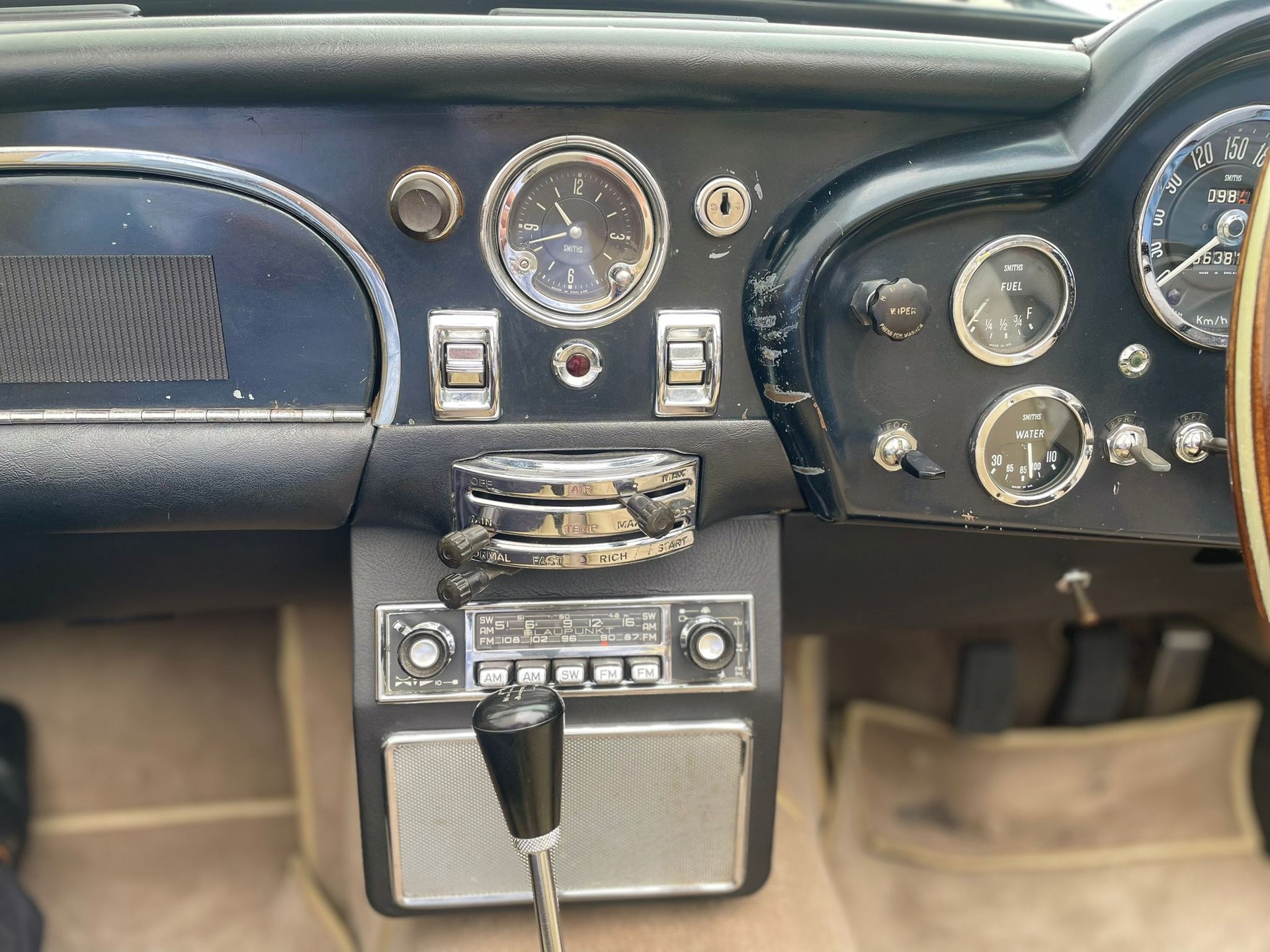 ASTON MARTIN DB5 Convertible-image-7