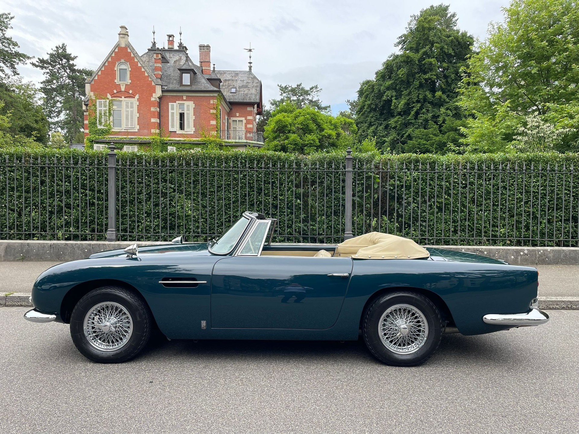 ASTON MARTIN DB5 Convertible-image-2
