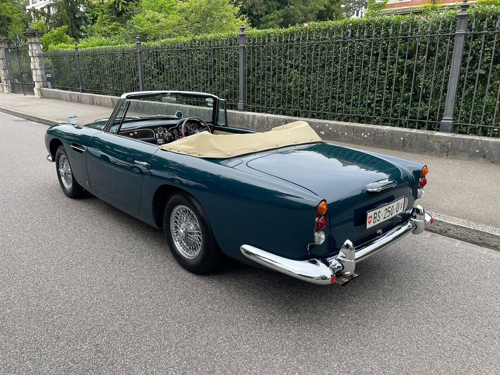ASTON MARTIN DB5 Convertible-image-1