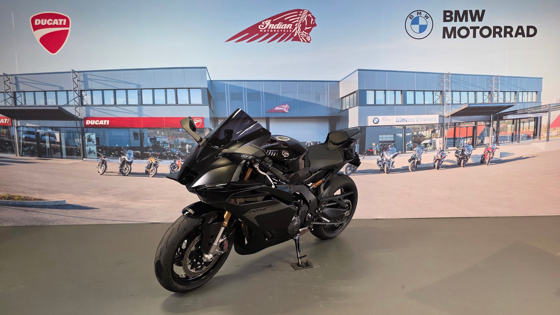 YAMAHA YZF-R9-showroom-element-2