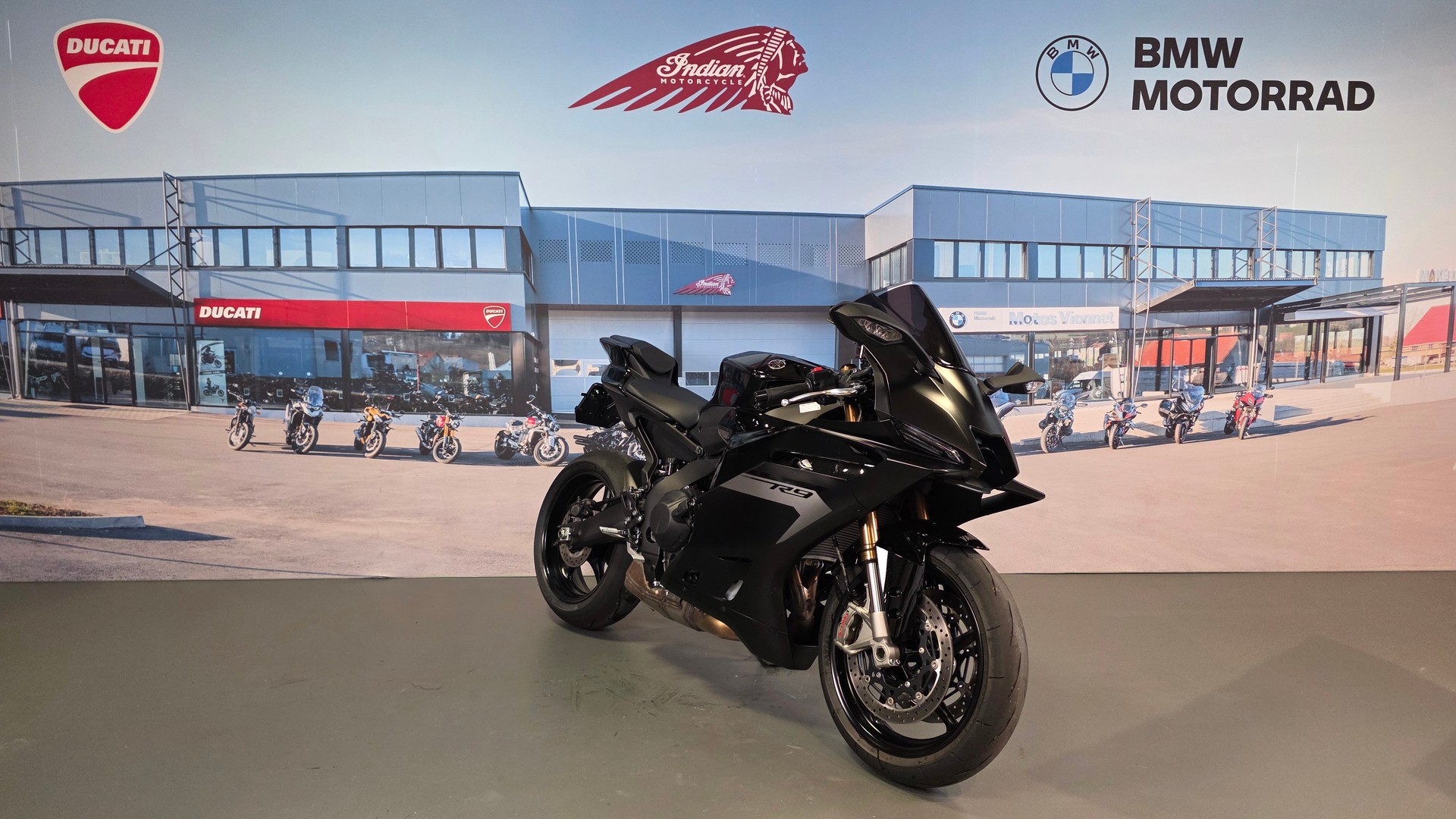 YAMAHA YZF-R9