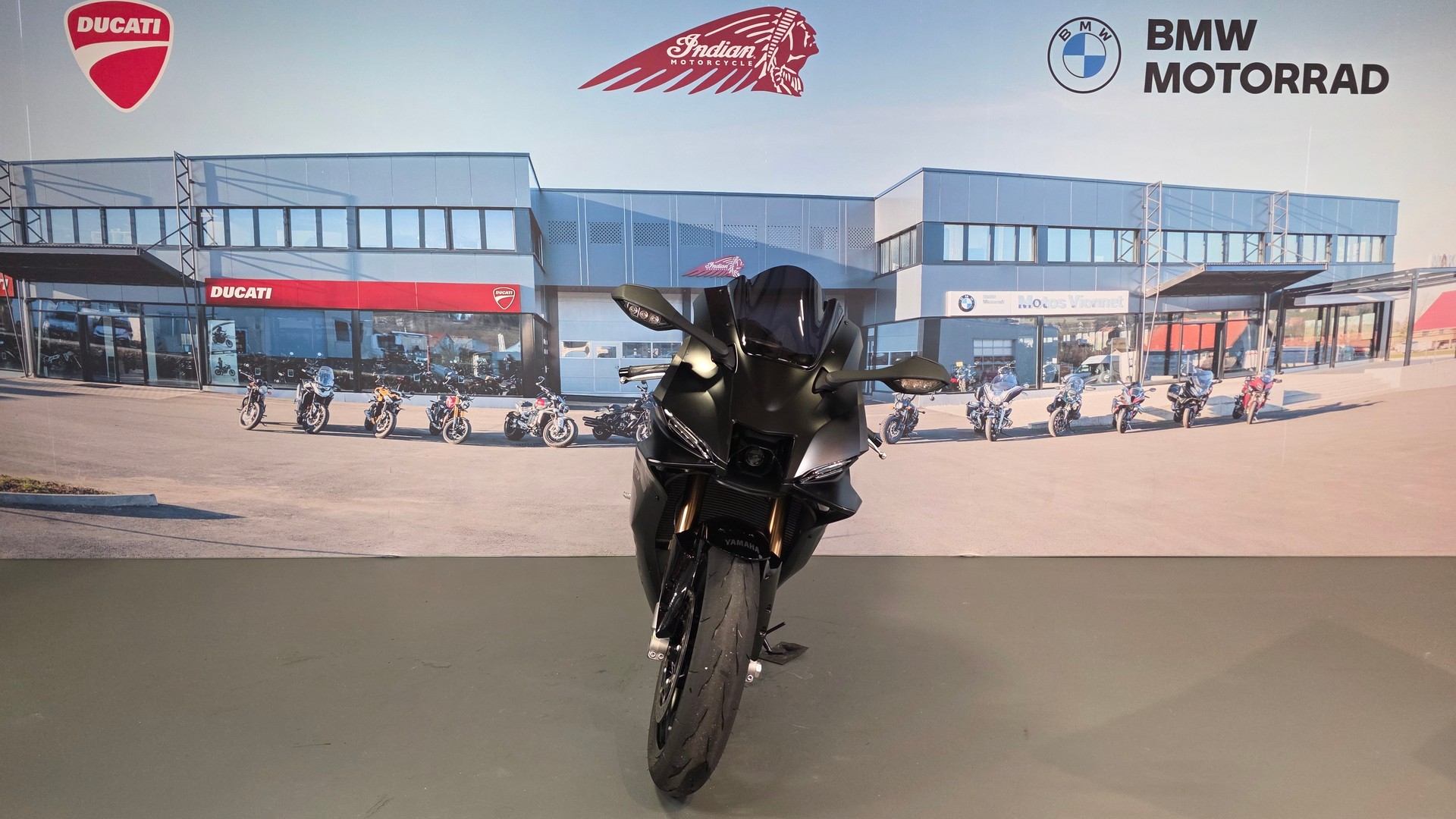 YAMAHA YZF-R9-showroom-element-1