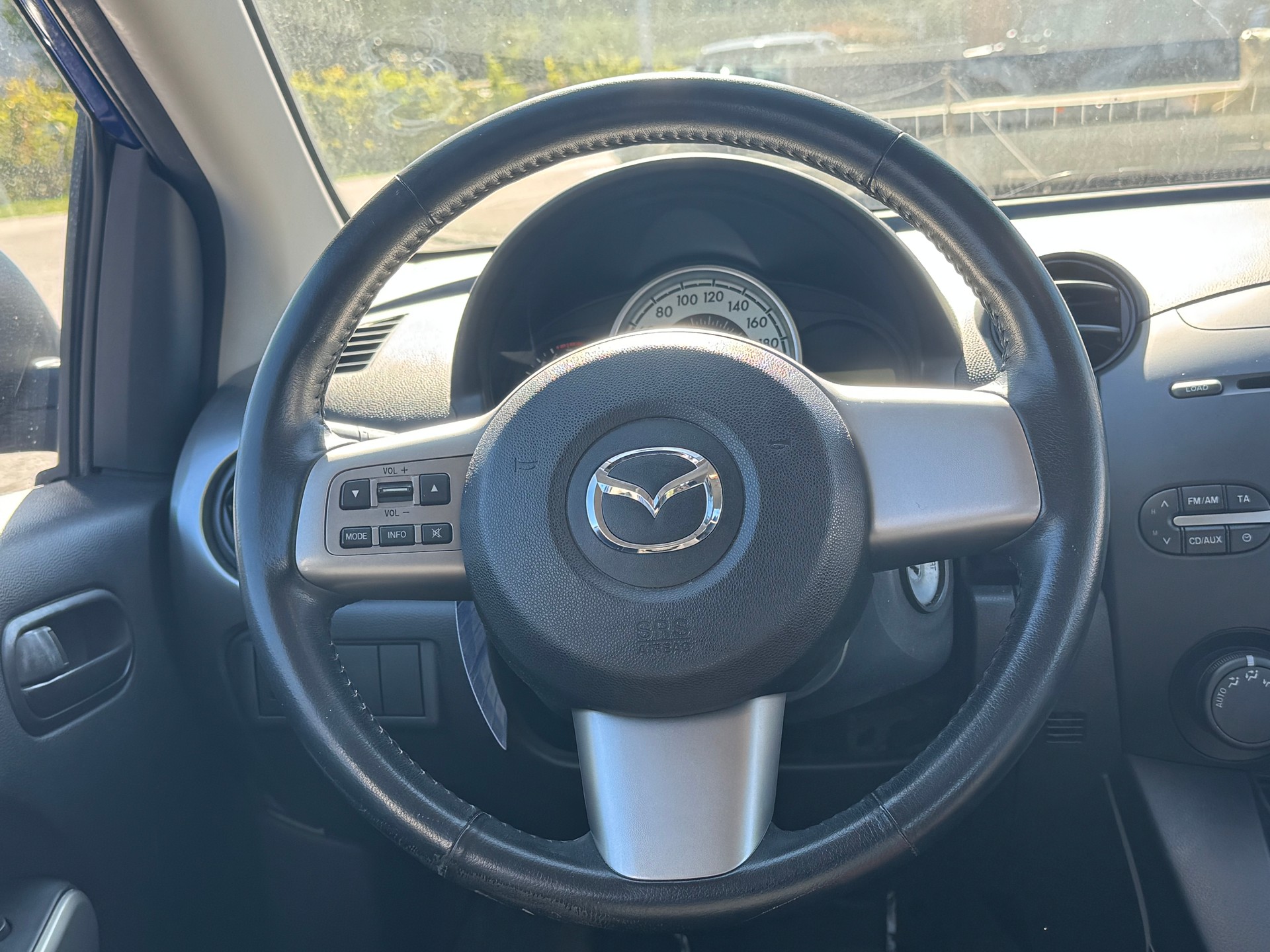 MAZDA 2 1.3i 16V Exclusive-image-14