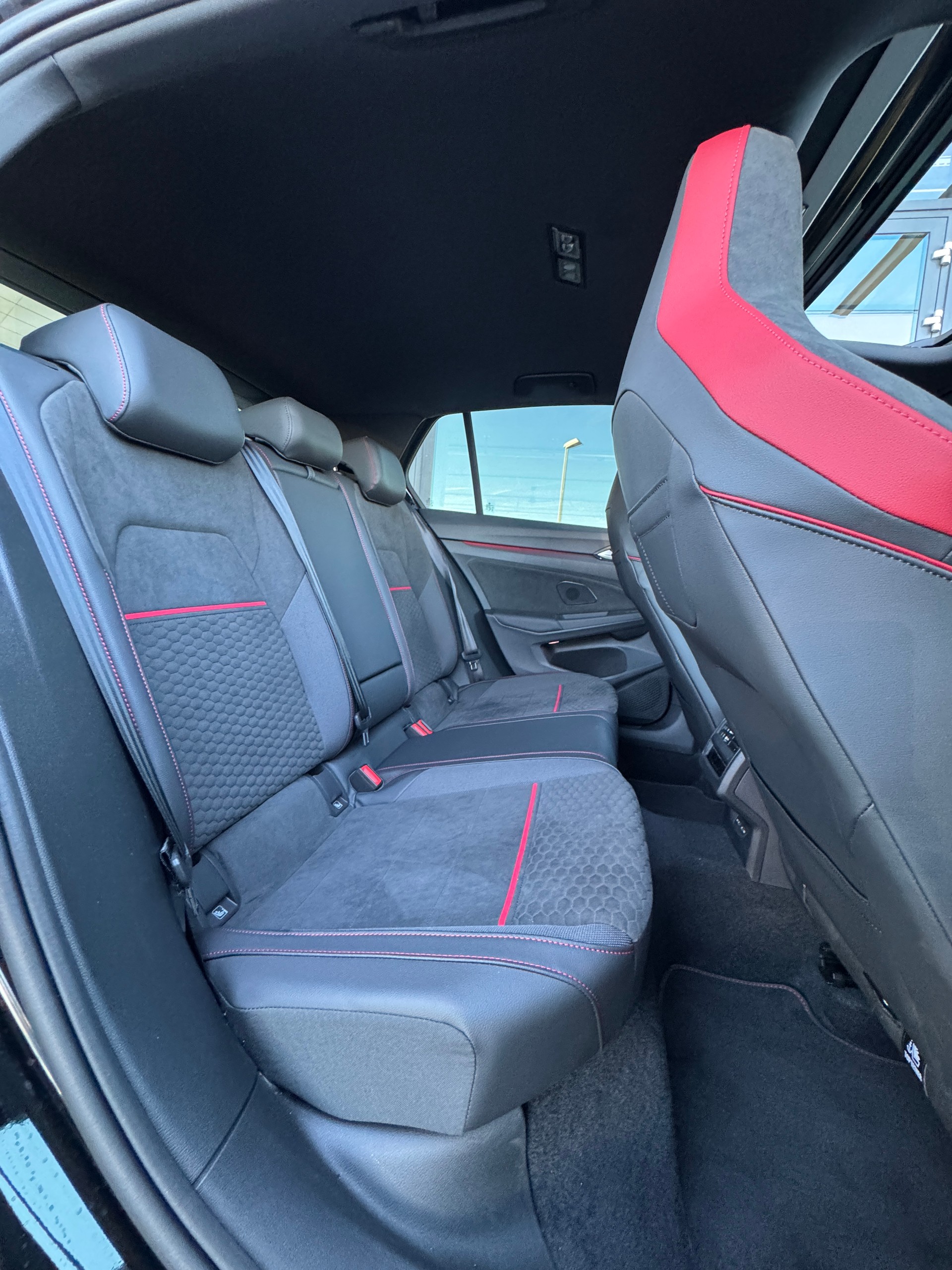 VW Golf 2.0 TSI GTI Clubsport DSG-image-12