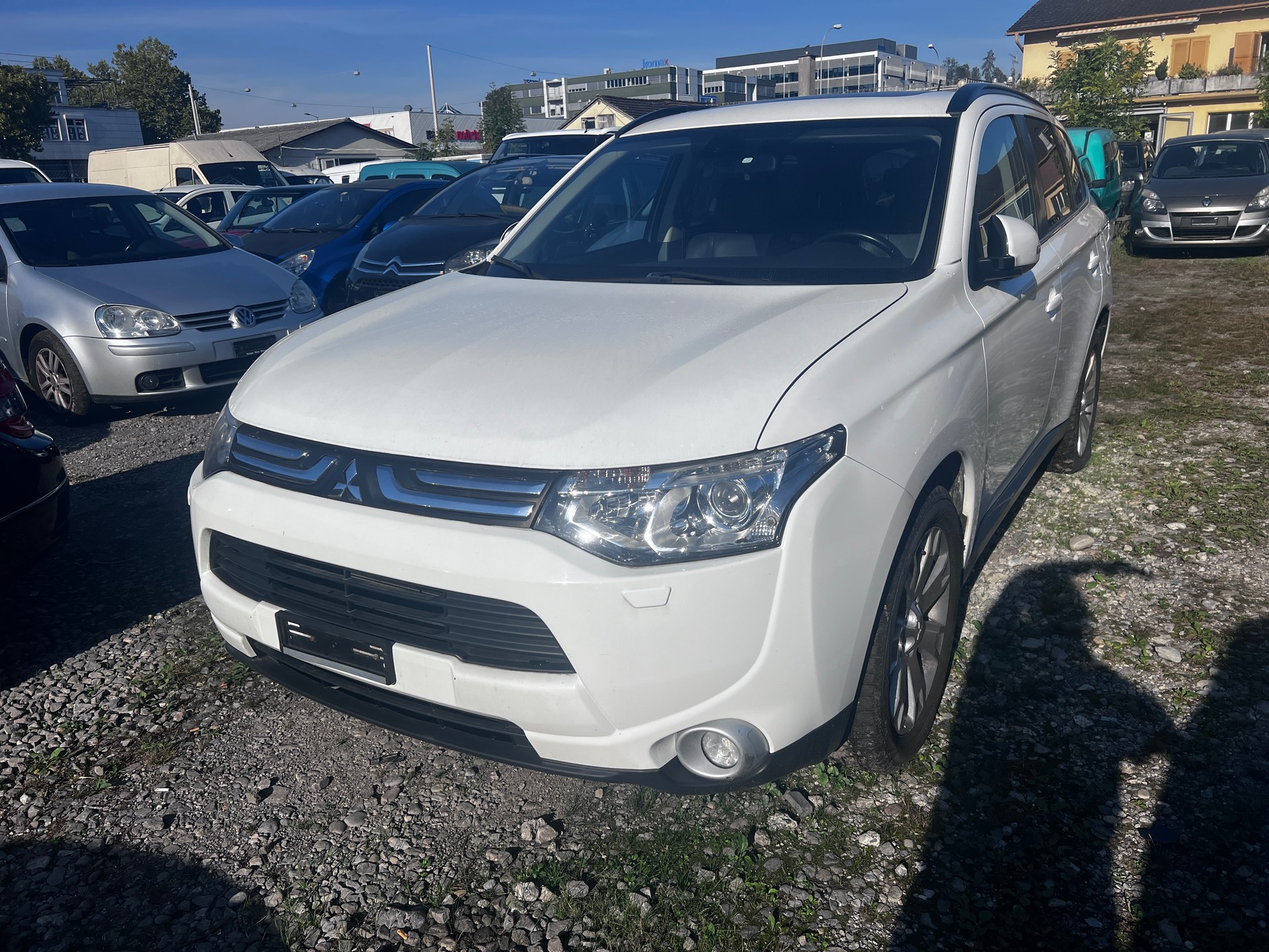 MITSUBISHI Outlander 2.2 DID Intense Safety 4WD Automatic-image-2