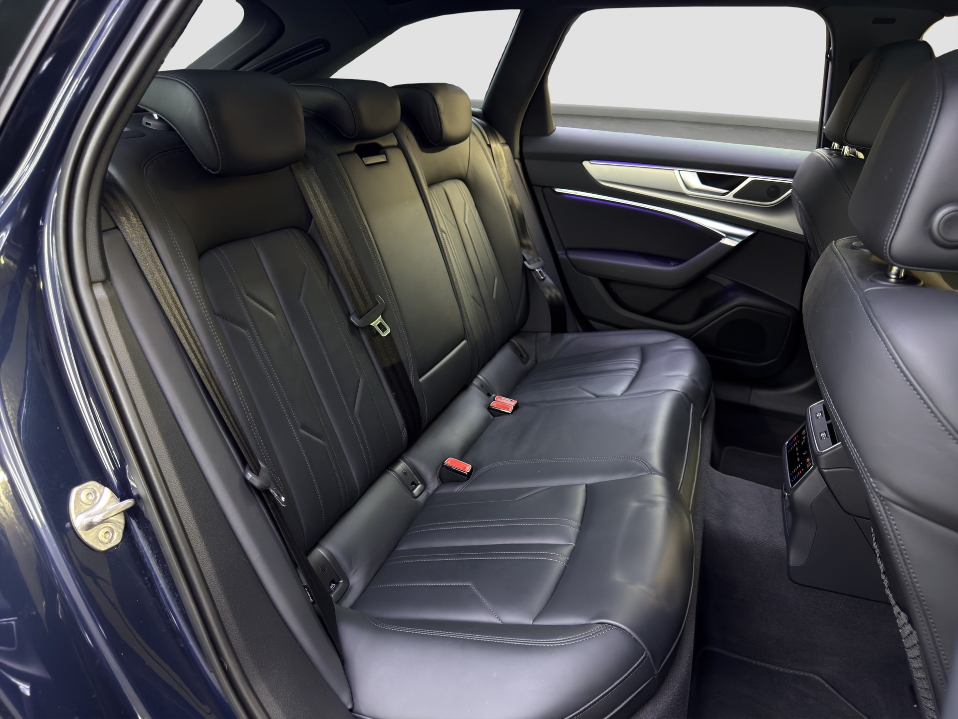AUDI A6 Avant 45 TFSI Sport S-tronic quattro-image-14