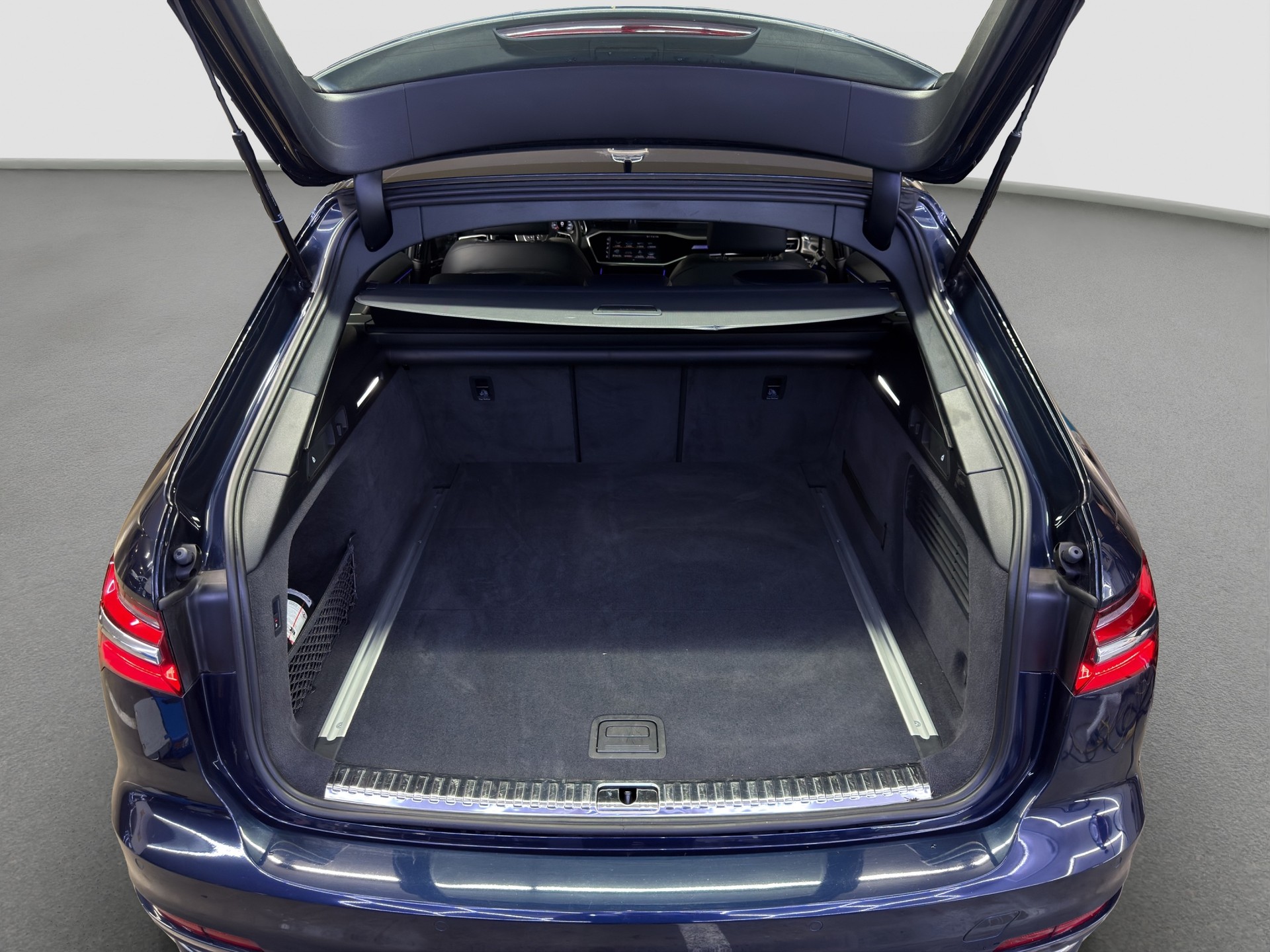 AUDI A6 Avant 45 TFSI Sport S-tronic quattro-image-26
