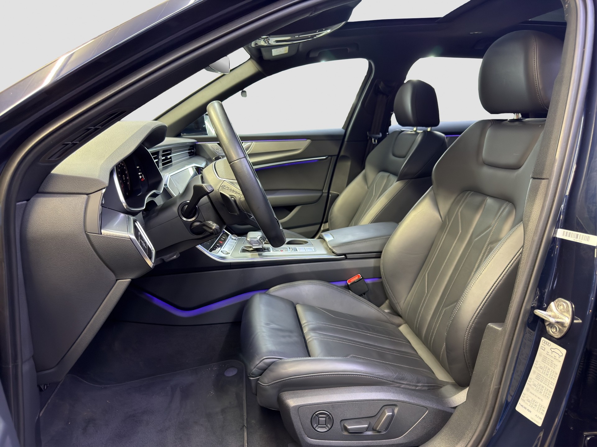 AUDI A6 Avant 45 TFSI Sport S-tronic quattro-image-11